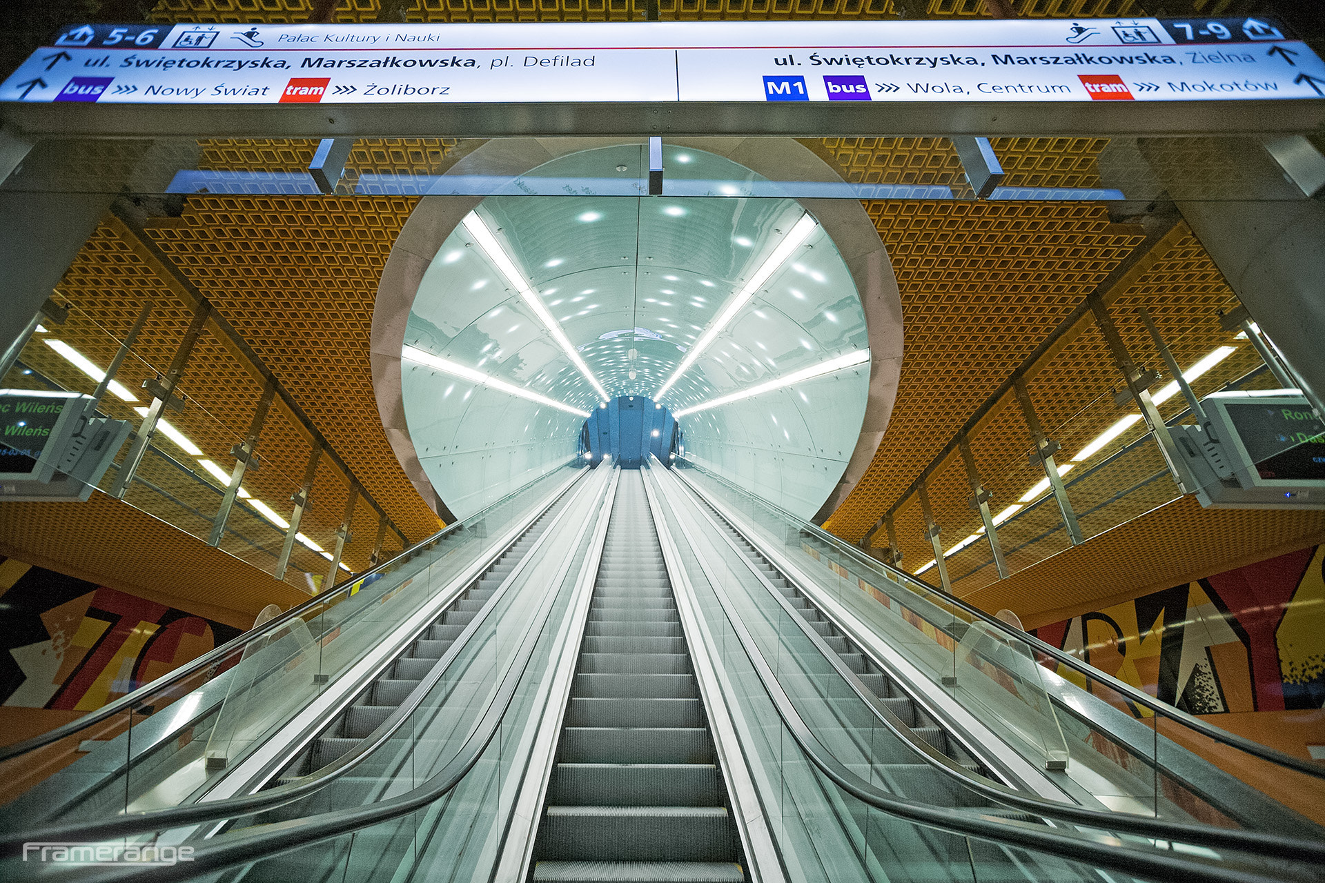 Canon EF-S 10-22mm F3.5-4.5 USM sample photo. Subway in warsaw ii photography