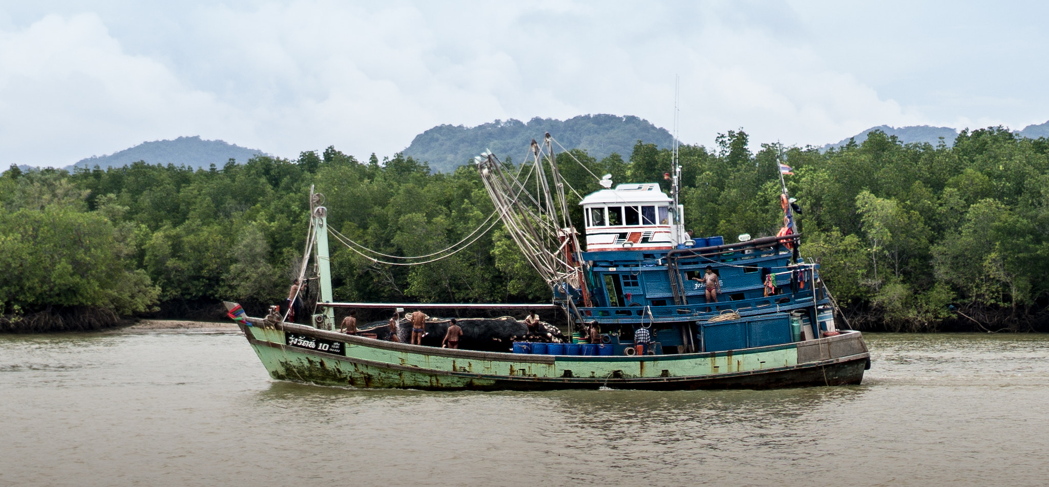 Sony Alpha NEX-6 + Minolta AF 28mm F2 sample photo. Back from fishing photography
