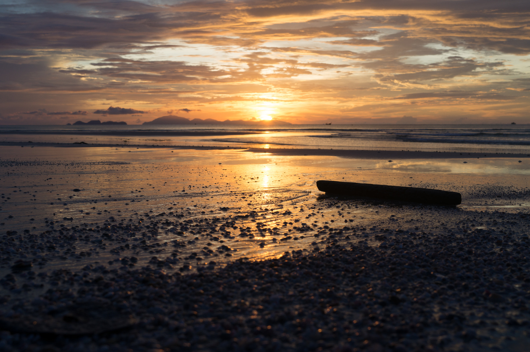 Sony Alpha NEX-6 + Minolta AF 28mm F2 sample photo. Sunset at tarutao, thailand photography
