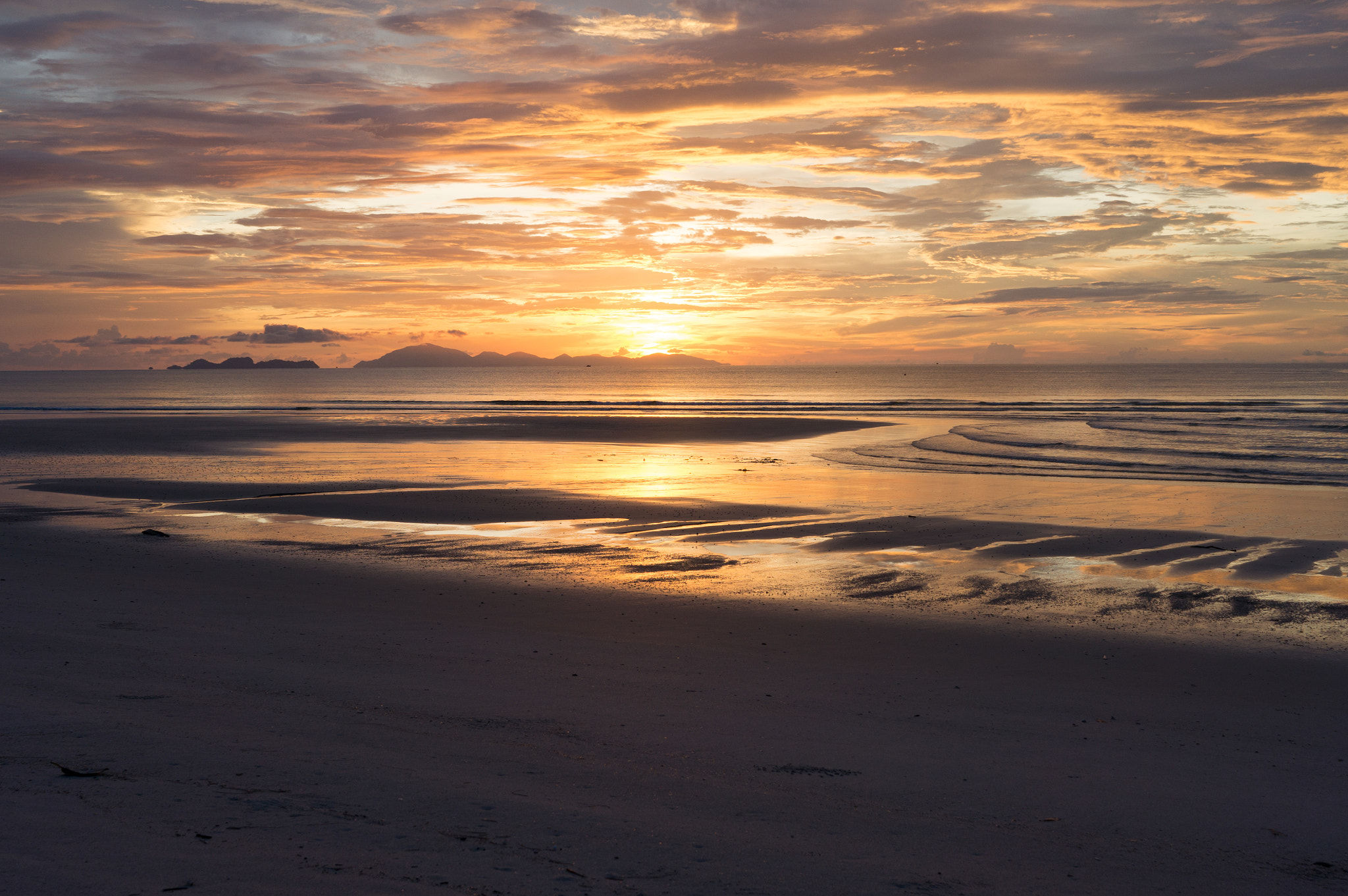 Sony Alpha NEX-6 + Minolta AF 28mm F2 sample photo. Sunset at koh tarutao photography