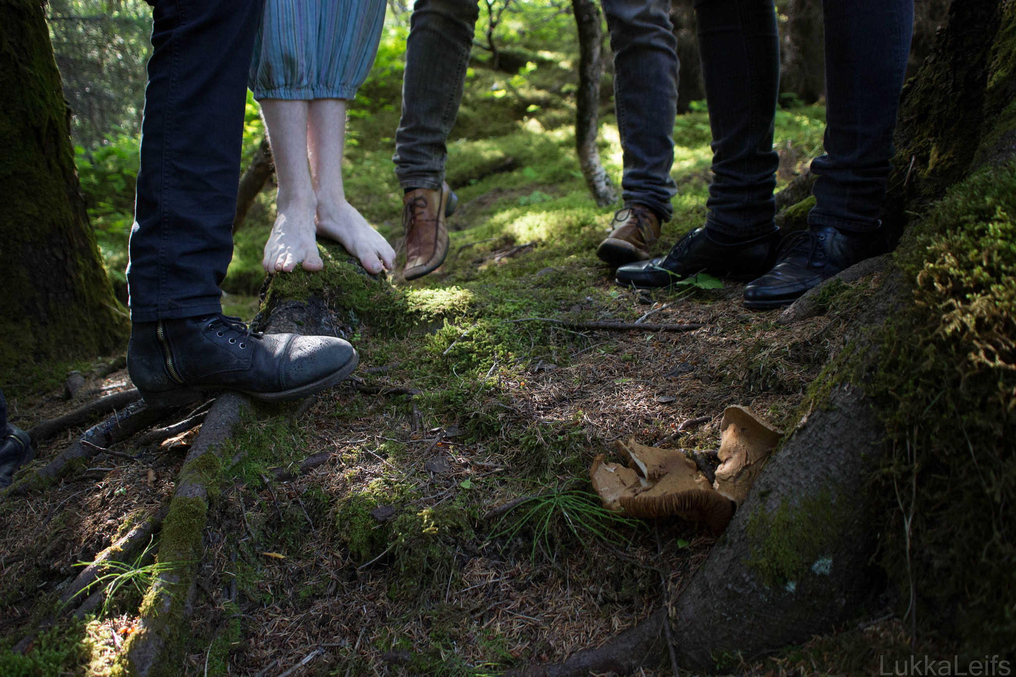 Canon EOS 600D (Rebel EOS T3i / EOS Kiss X5) + Sigma 18-50mm F2.8-4.5 DC OS HSM sample photo. Feet in forest photography