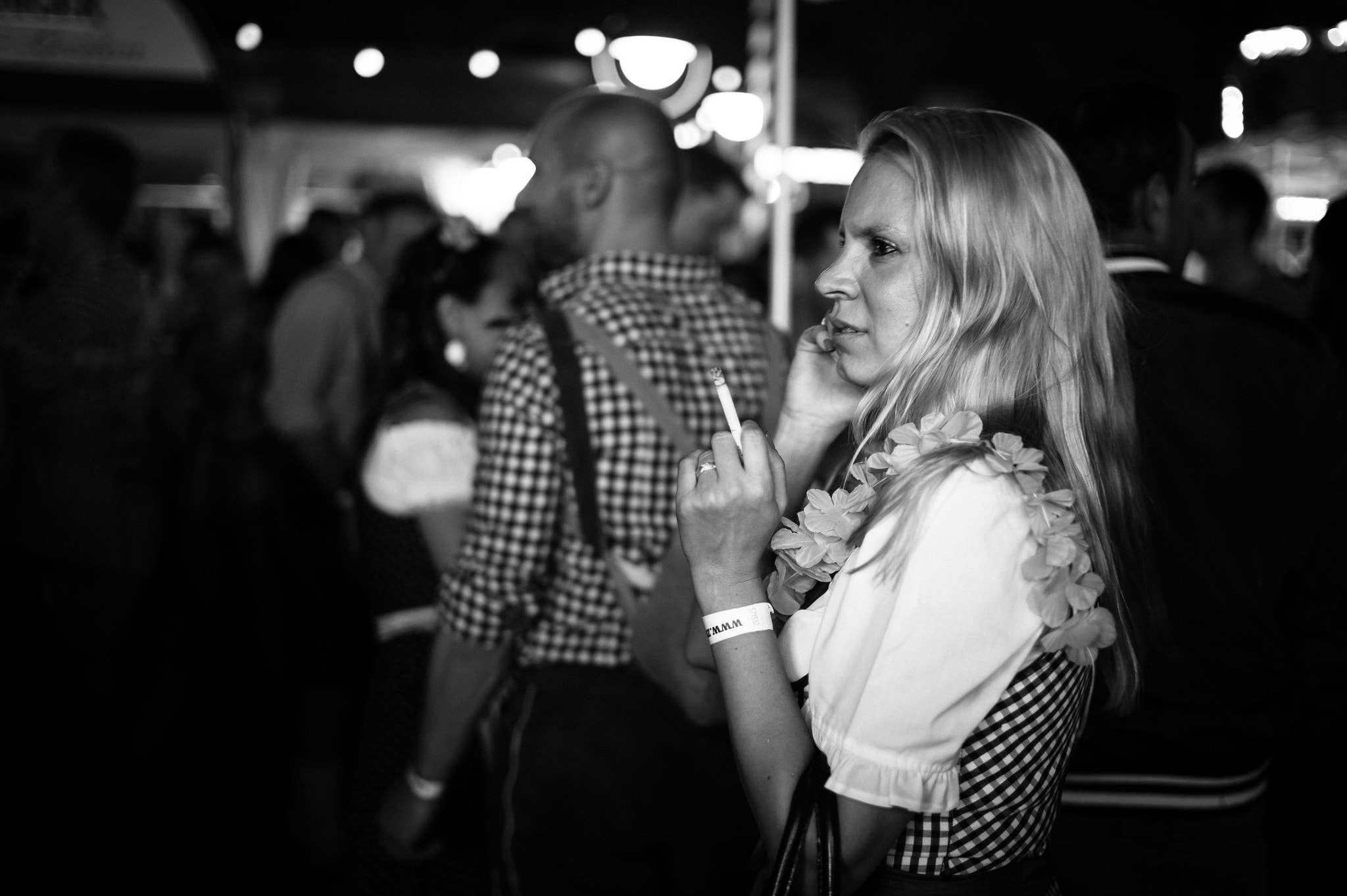 Leica Summilux-M 35mm F1.4 ASPH sample photo. Oktoberfest girl photography