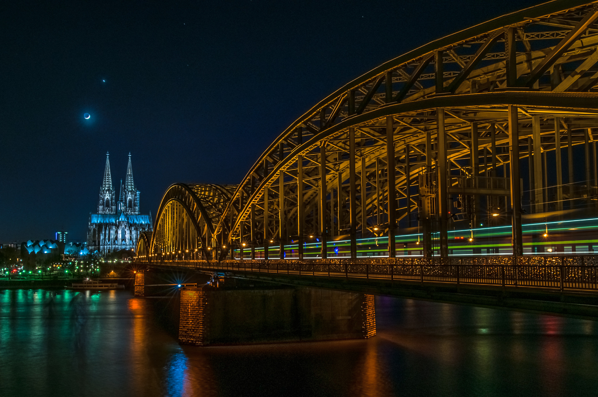 Nikon D5000 + Sigma 18-35mm F1.8 DC HSM Art sample photo. Cologne cathedral photography
