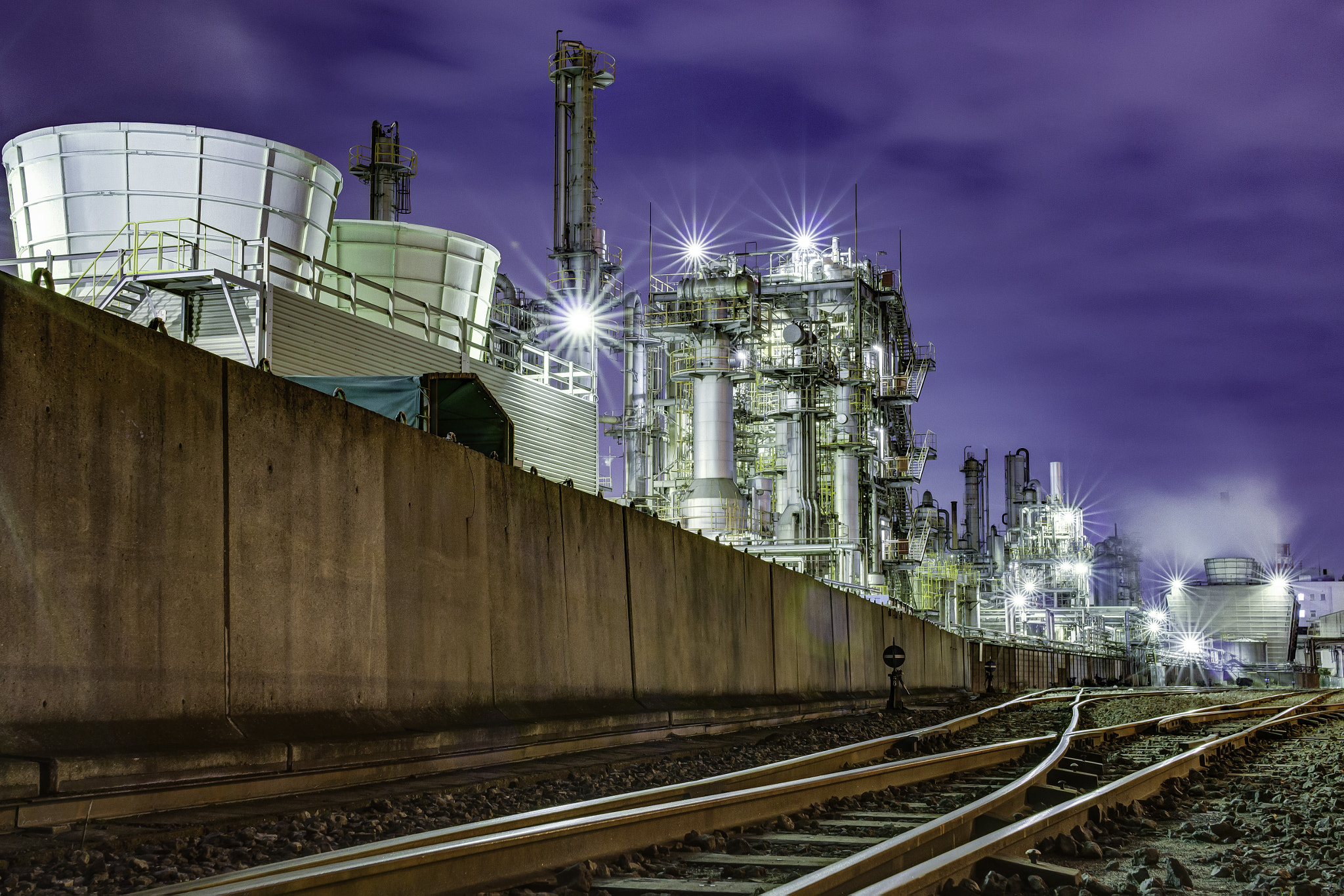 Sigma 30mm F1.4 EX DC HSM sample photo. Keihin industrial area - petrochemical plant photography