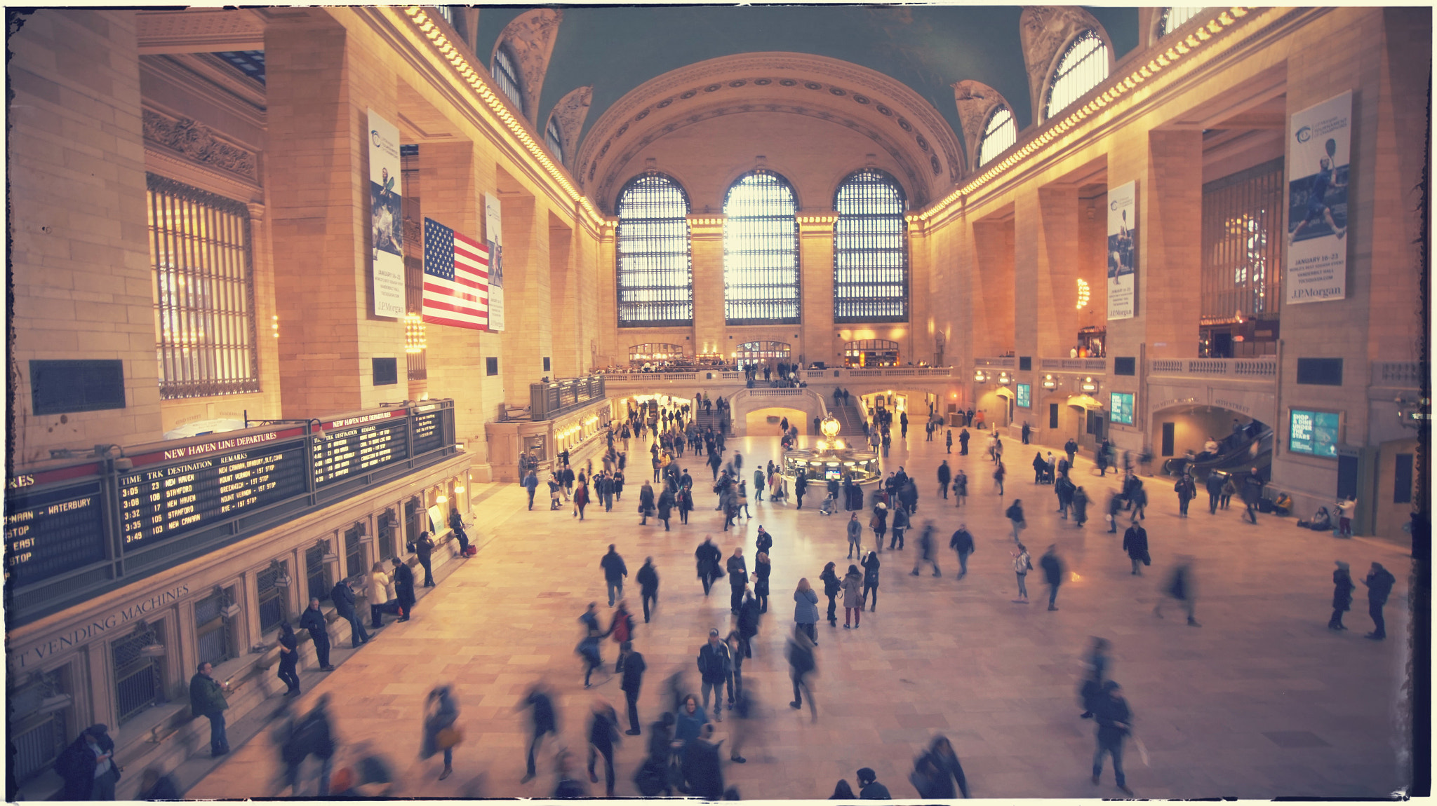 Sony Alpha a5000 (ILCE 5000) + Sony E 10-18mm F4 OSS sample photo. Grand central station.jpg photography