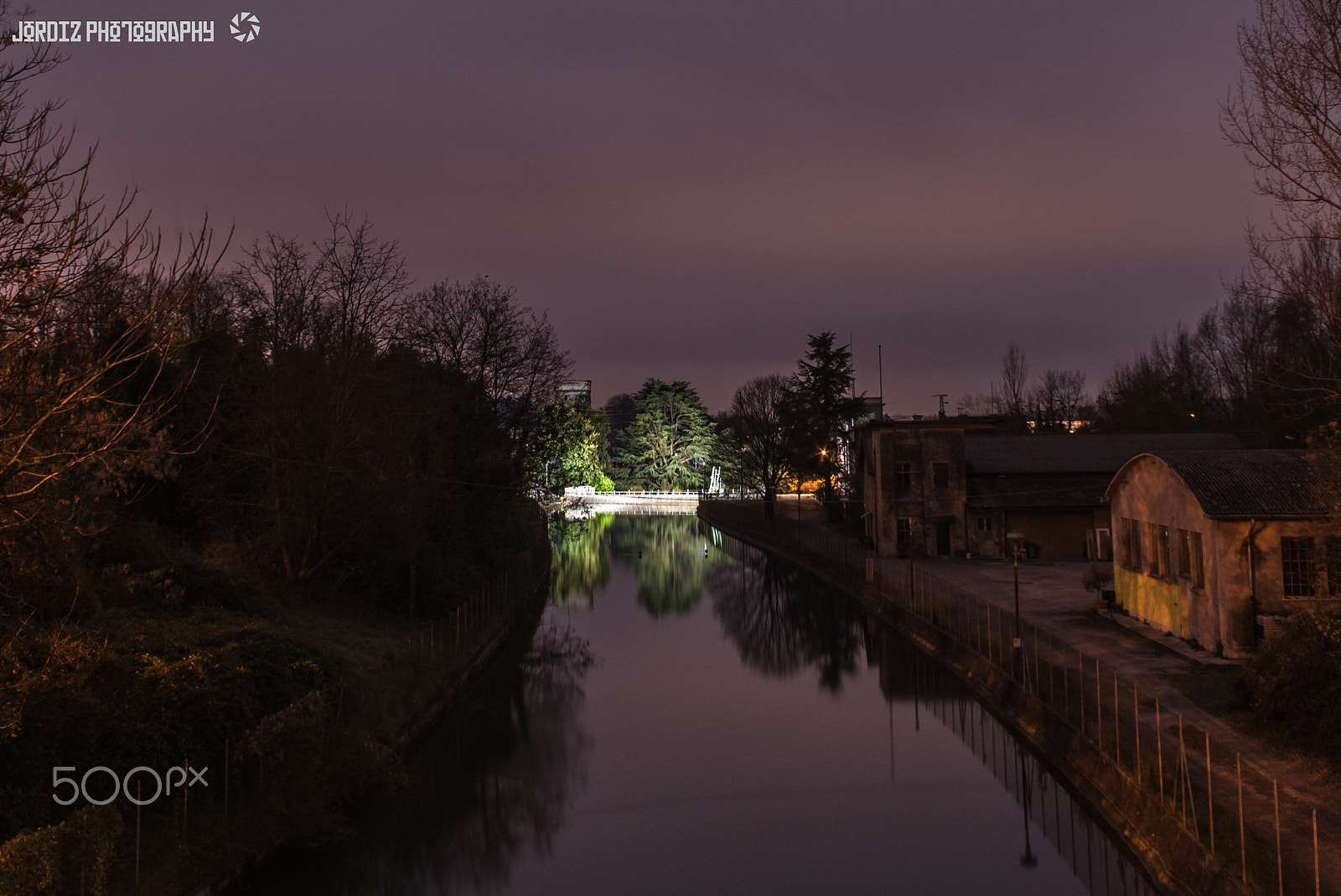 Tamron SP AF 20-40mm f/2.7-3.5 (166D) sample photo. Green reflections photography