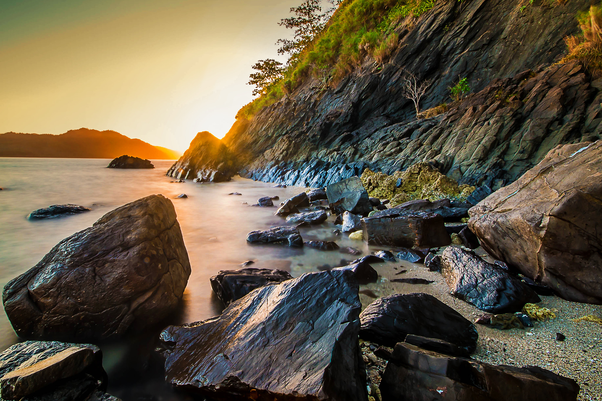 Sigma 10-20mm F4-5.6 EX DC HSM sample photo. Island sunrise photography