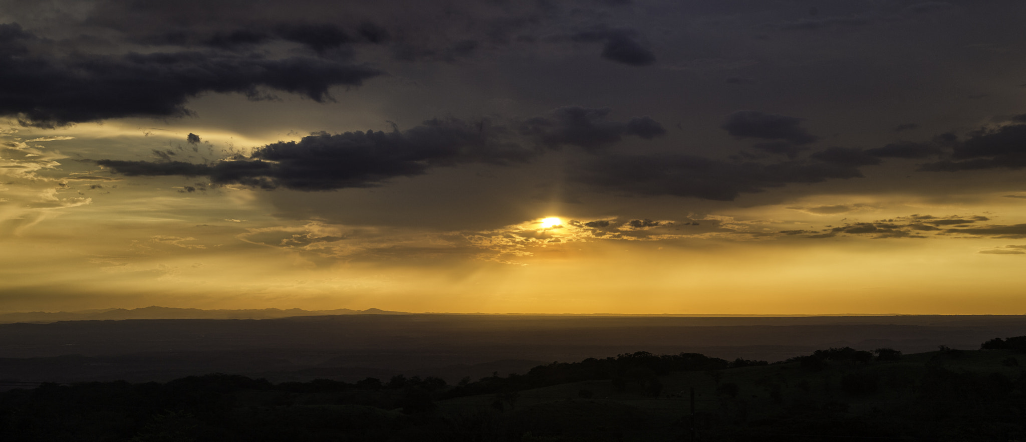 Nikon D4 + Tamron SP AF 24-135mm f/3.5-5.6 AD Aspherical (IF) Macro (190D) sample photo. Sunset over the lowlands - bajura de guanacaste photography