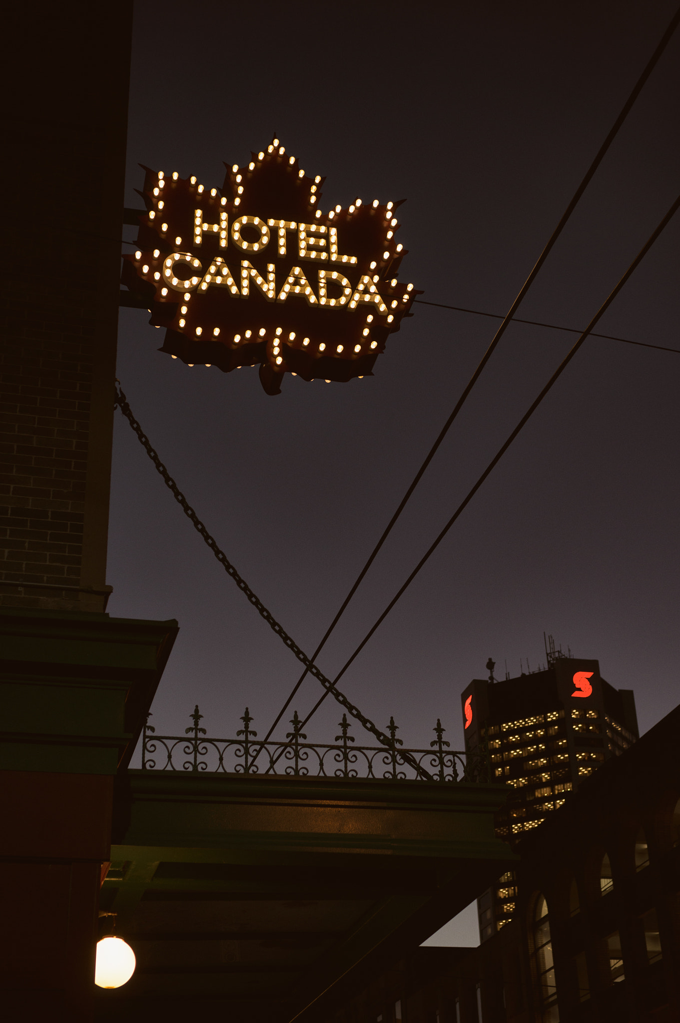 Sony Alpha NEX-6 + E 32mm F1.8 sample photo. Hotel canada, vancouver | british columbia photography
