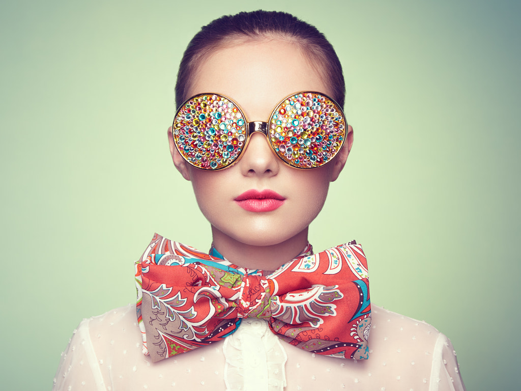 Portrait of beautiful young woman with colored glasses, автор — Oleg Gekman на 500px.com