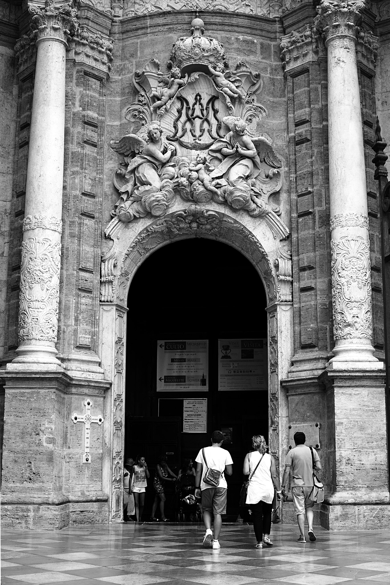 Sony Alpha NEX-3 + Sony E 18-50mm F4-5.6 sample photo. Valencia's cathedral photography