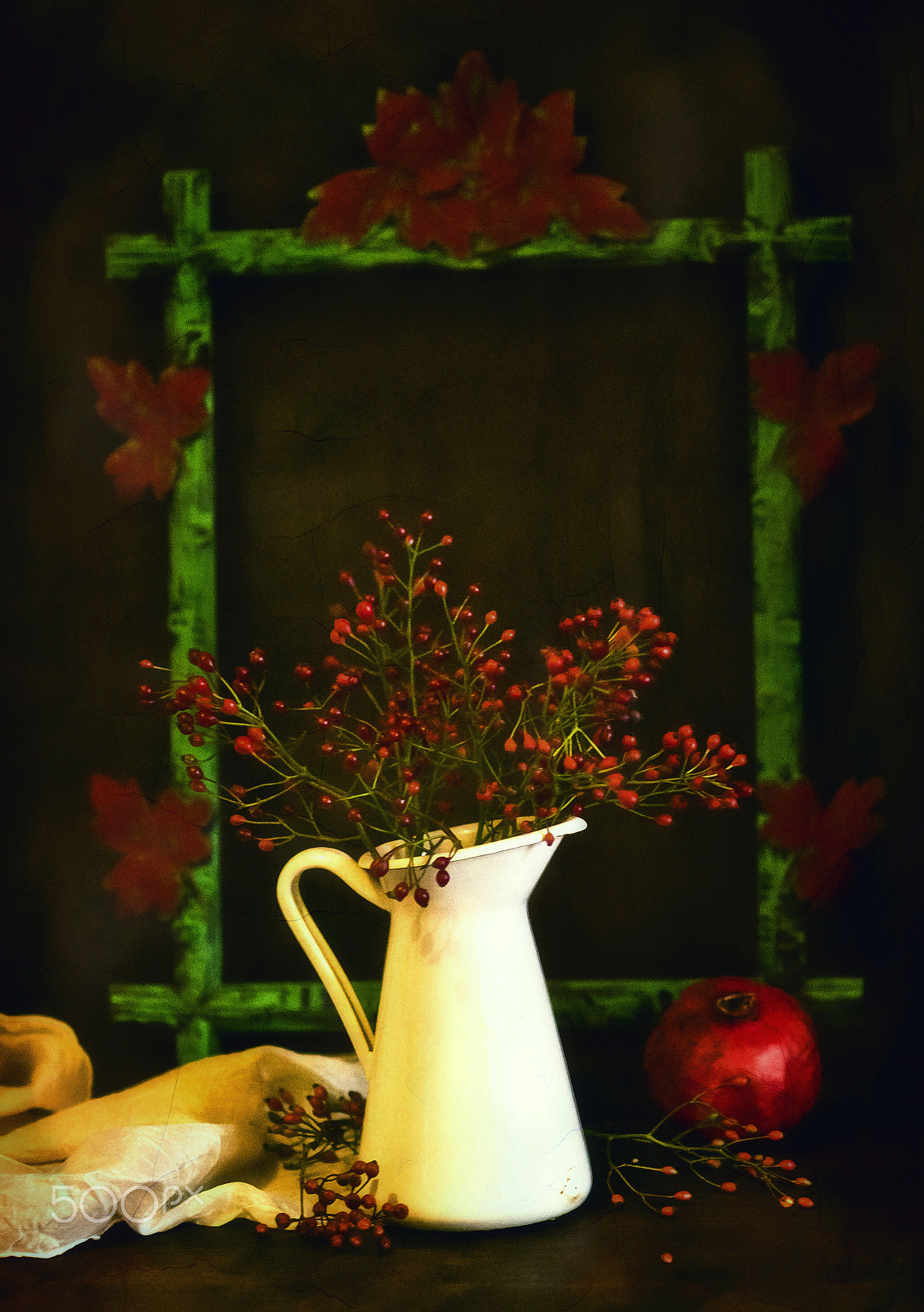 Nikon D7000 + AF Nikkor 85mm f/1.8 sample photo. Red & green photography