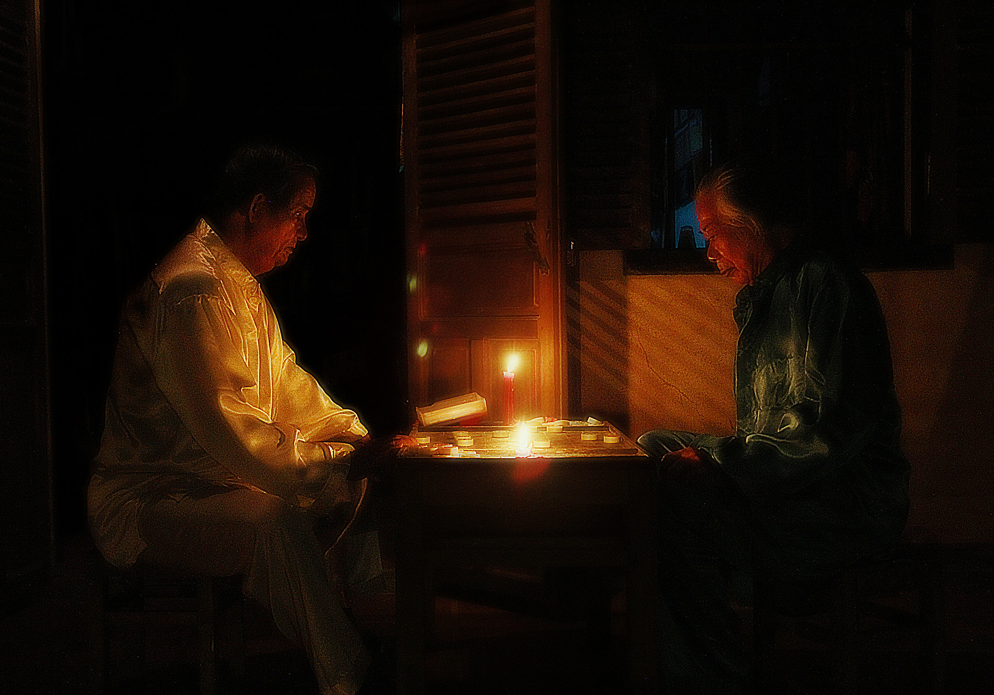 Canon EOS 600D (Rebel EOS T3i / EOS Kiss X5) sample photo. Playing chess photography