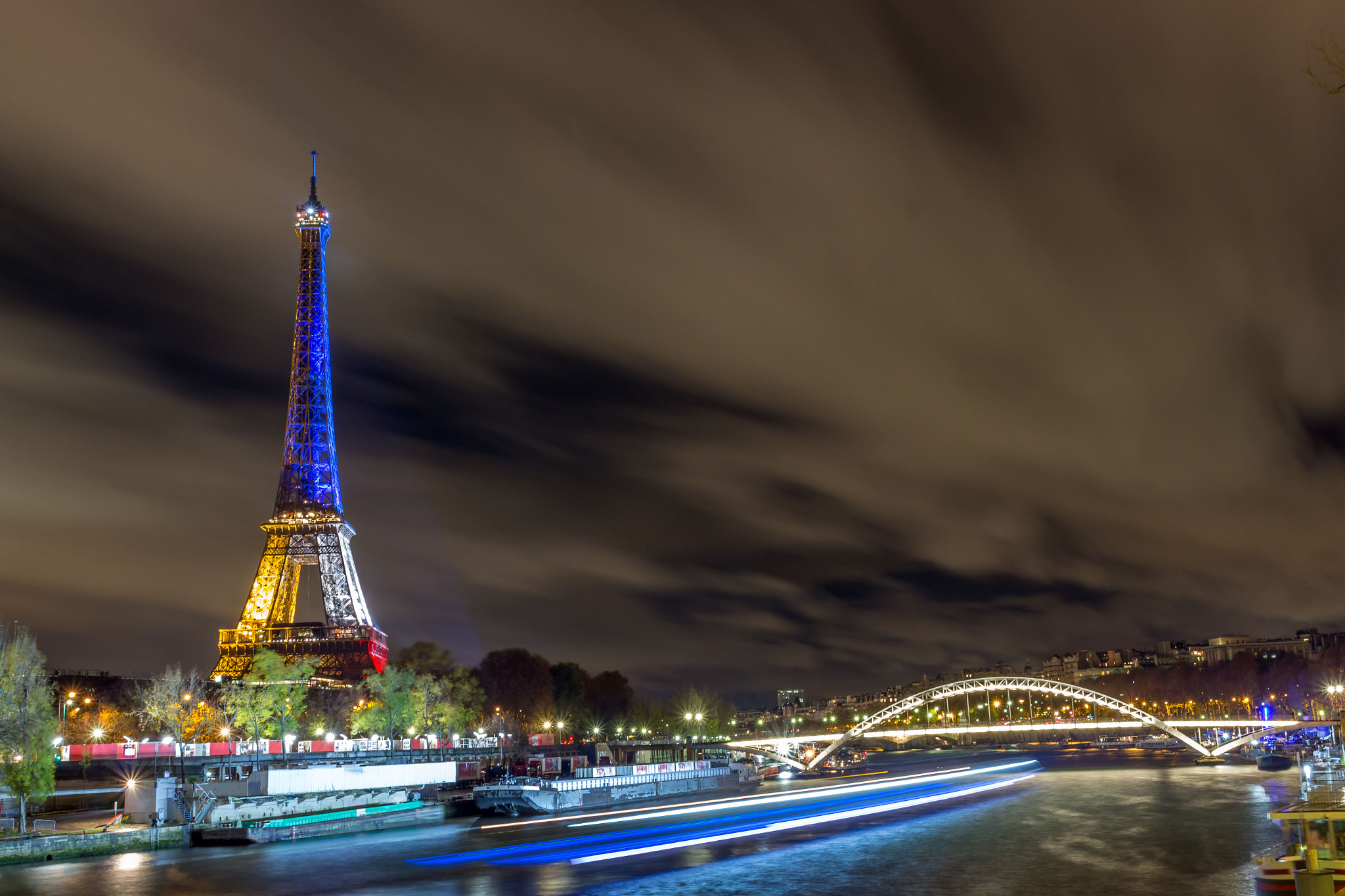 Canon EF 24mm F2.8 IS USM sample photo. Eiffel tower - not affraid photography