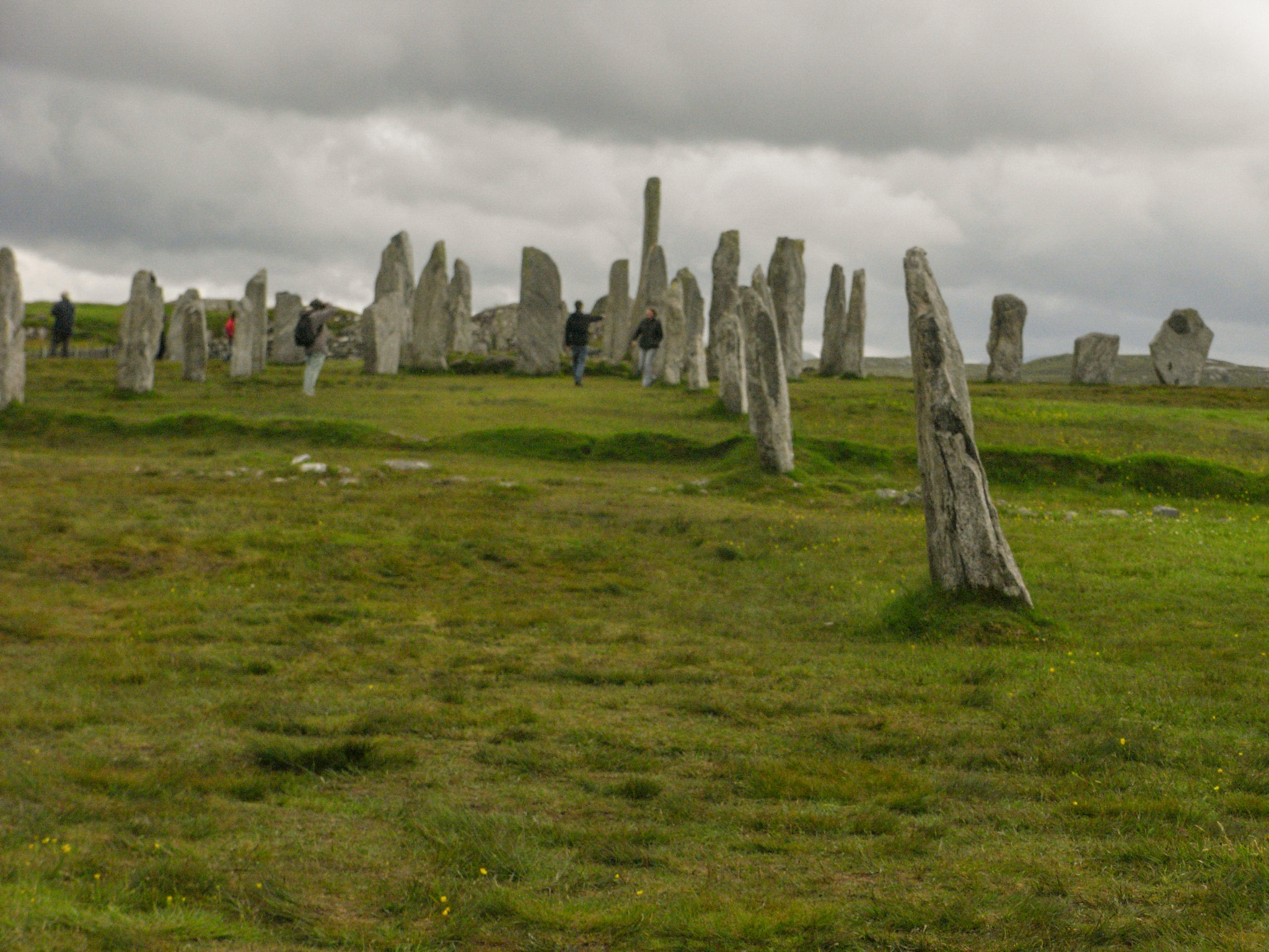 Ricoh Caplio R6 sample photo. Viewing the standing stones at callanish photography