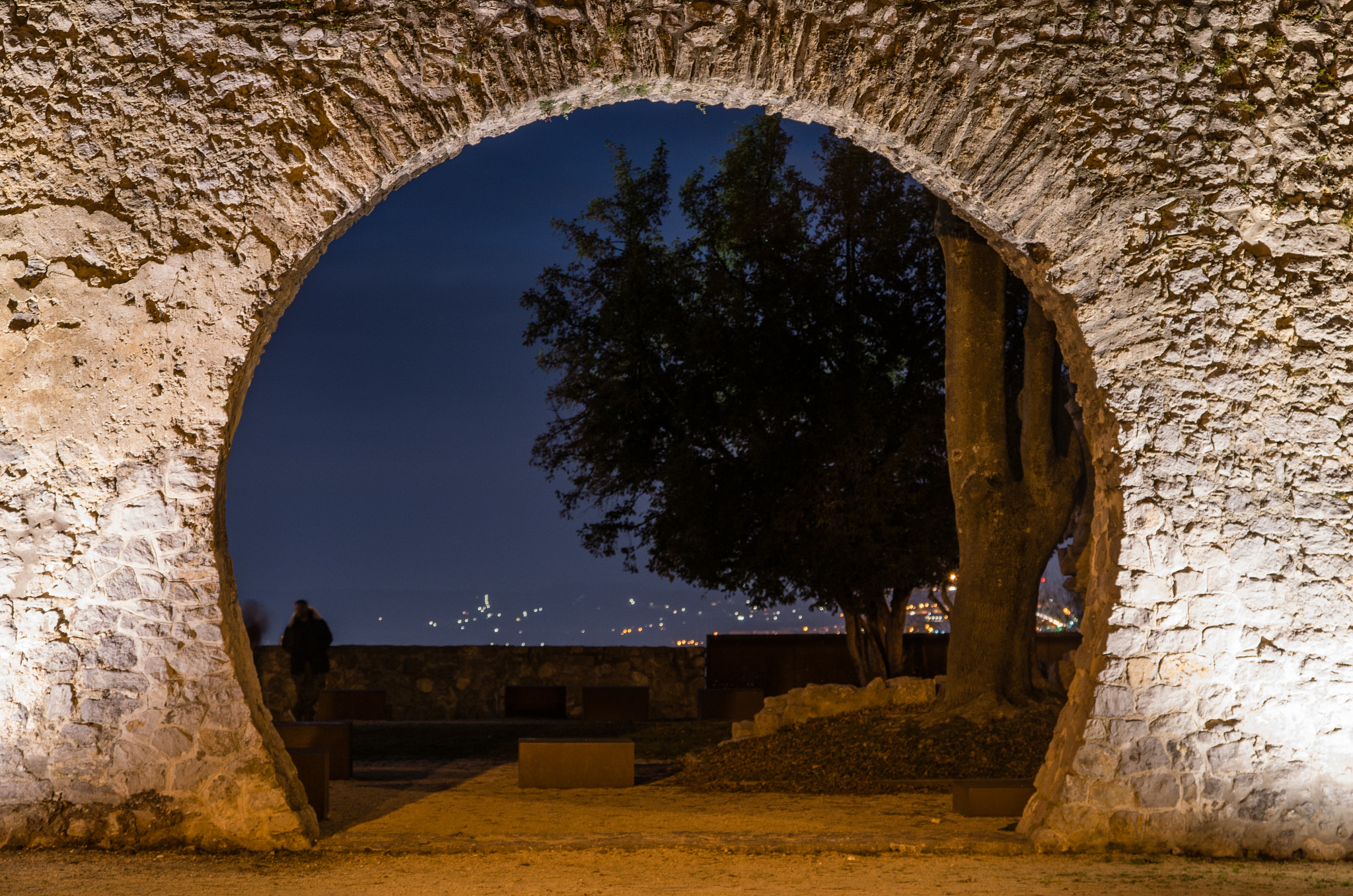 Sigma AF 10-20mm F4-5.6 EX DC sample photo. Window to the city. photography