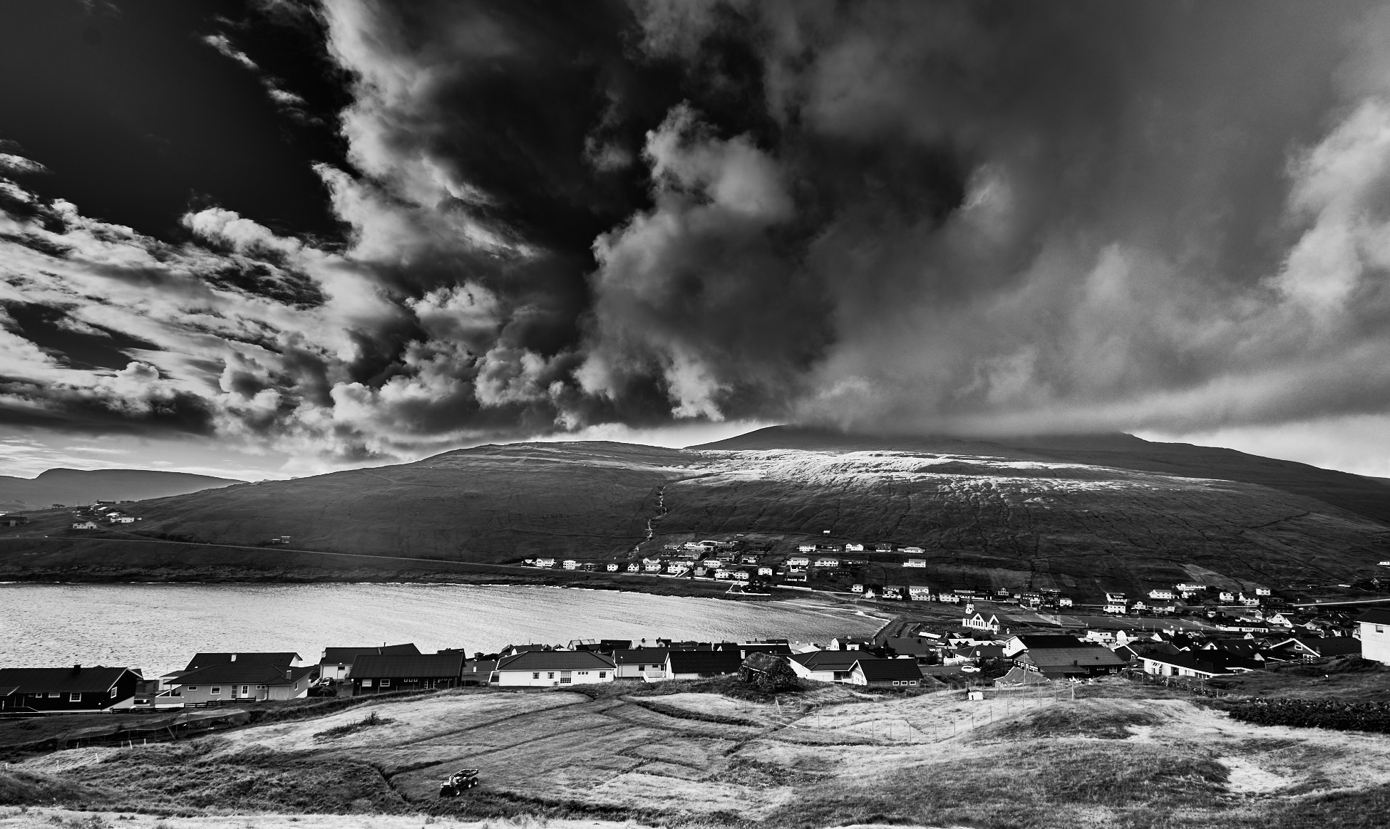 Sony a7 + FE 21mm F2.8 sample photo. Incoming storm photography