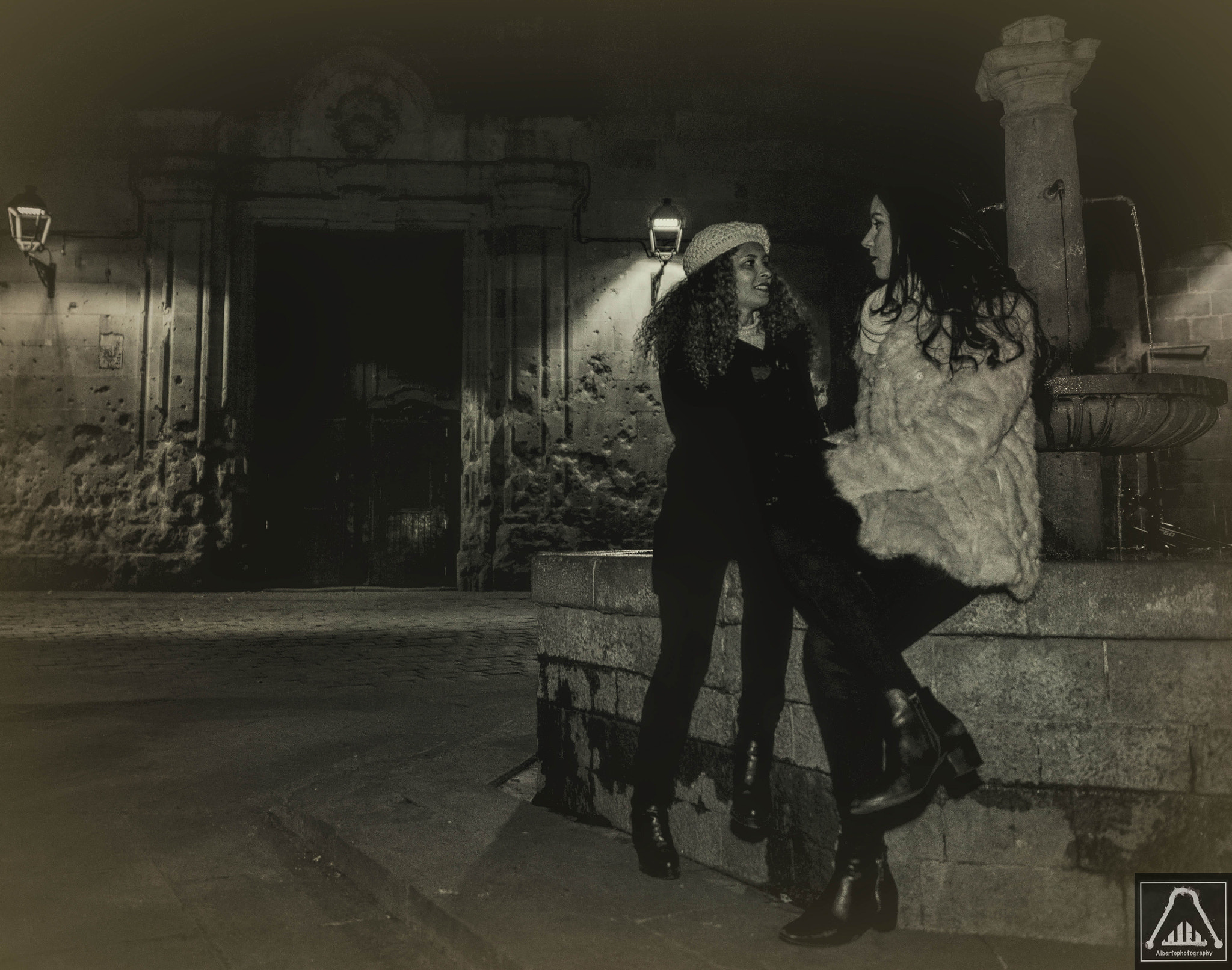 Sony Distagon T* 24mm F2 ZA SSM sample photo. Dos amigas photography