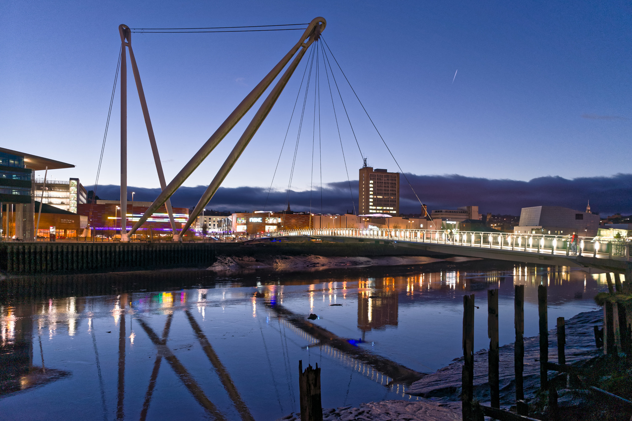 Sony a7 + Sony FE 28mm F2 sample photo. Newport city footbridge photography