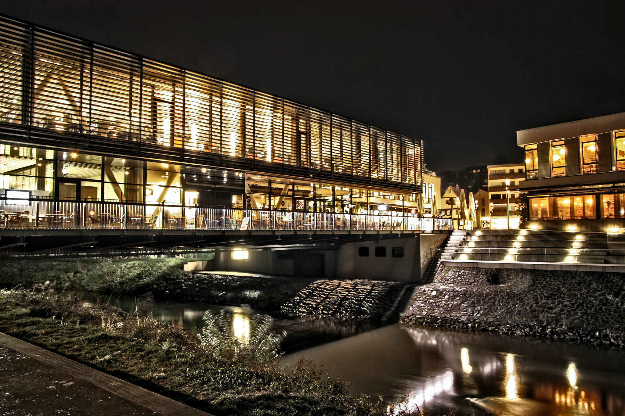 Sigma 17-70mm F2.8-4 DC Macro OS HSM sample photo. Nightlife photography