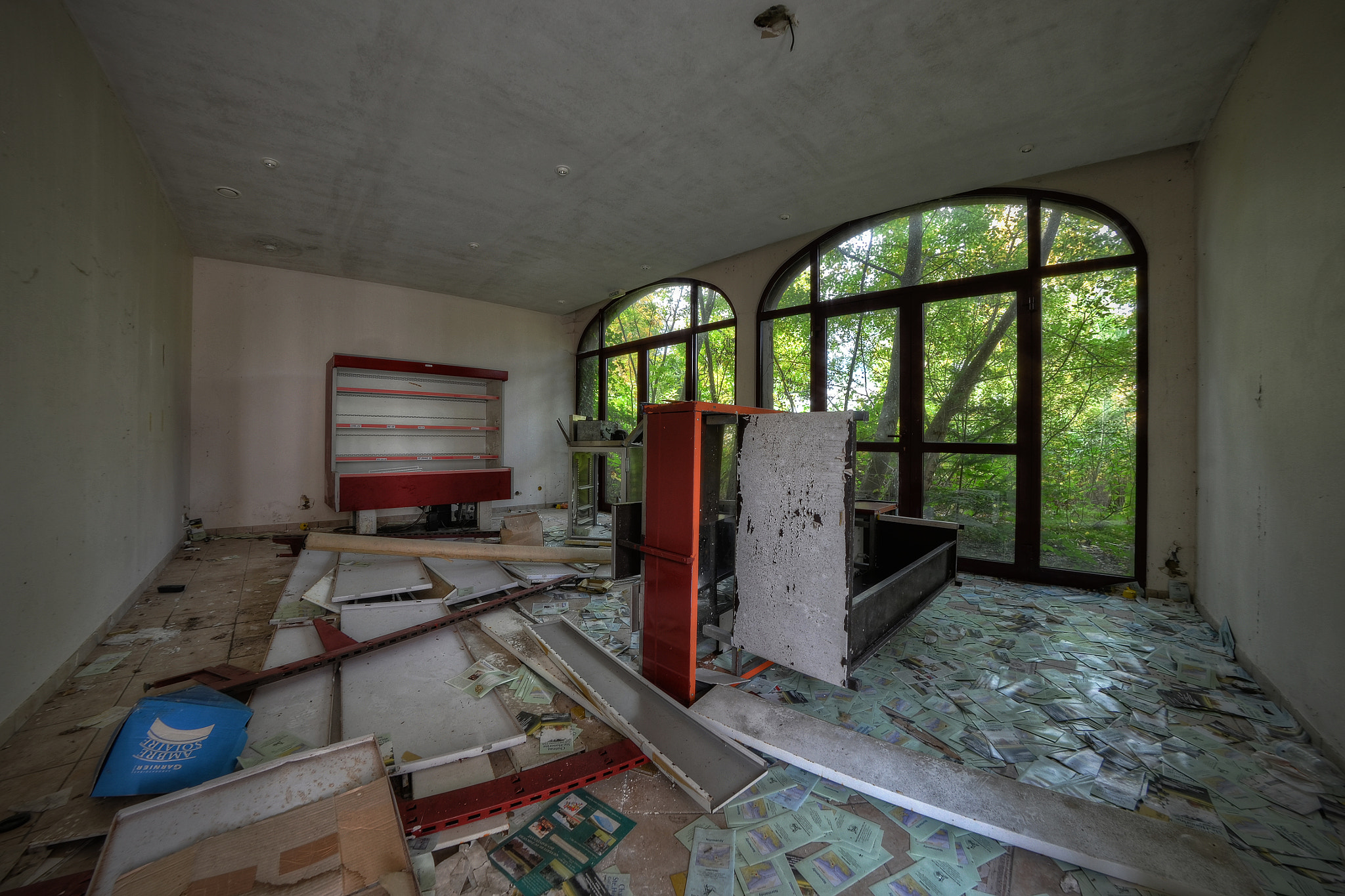Nikon D3100 + Samyang 8mm F3.5 Aspherical IF MC Fisheye sample photo. The corner store photography
