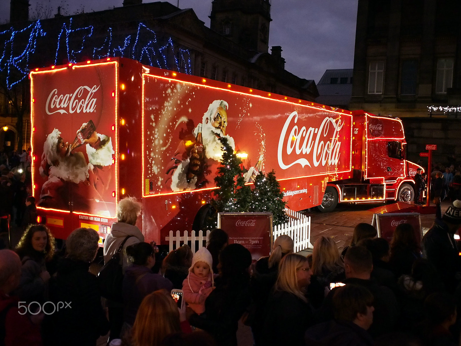 Olympus M.Zuiko Digital 17mm F2.8 Pancake sample photo. Coca cola christmas truck photography