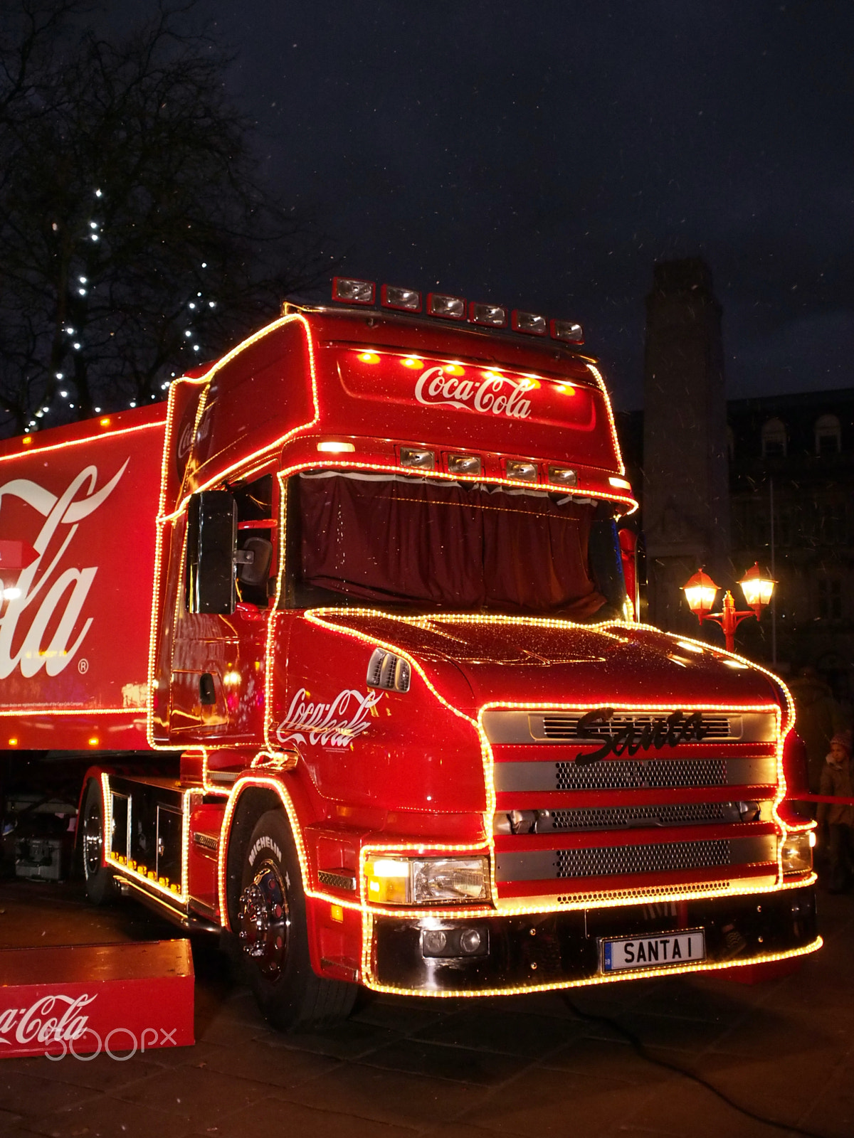 Olympus M.Zuiko Digital 17mm F2.8 Pancake sample photo. Coca cola christmas truck photography