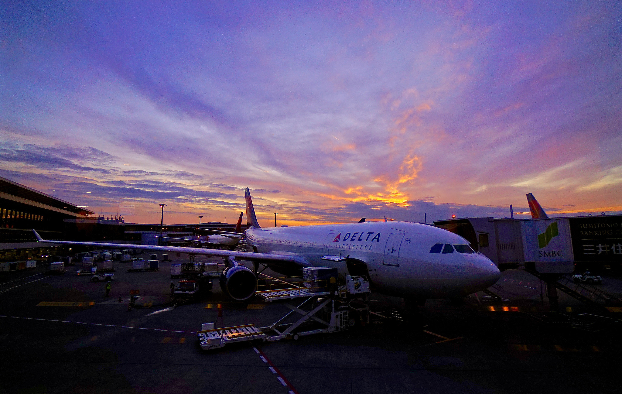 Sony a7R + Sony E 10-18mm F4 OSS sample photo. Narita sunset photography