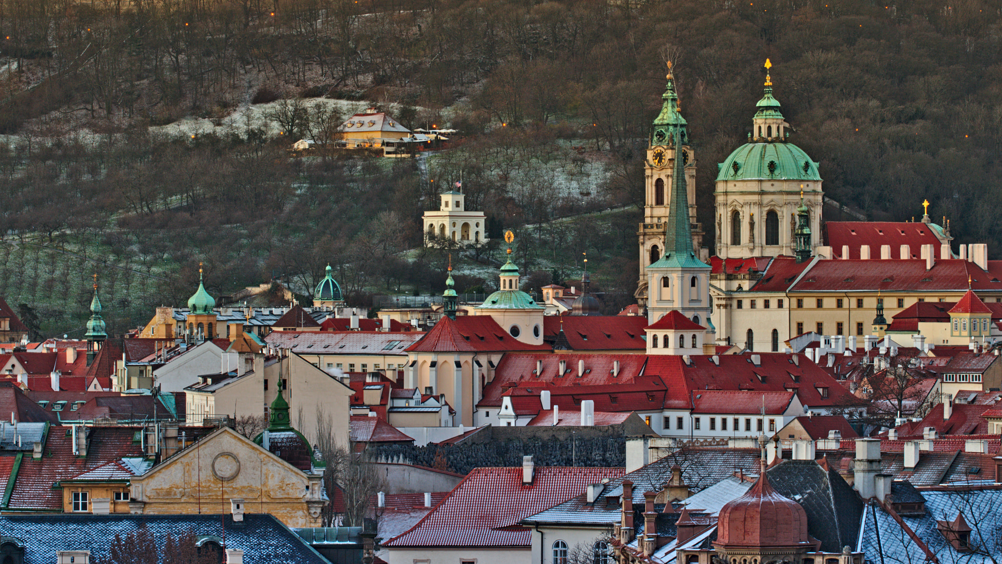 Canon EOS 70D + Sigma 100-300mm f/4 sample photo. Lesser town of prague photography