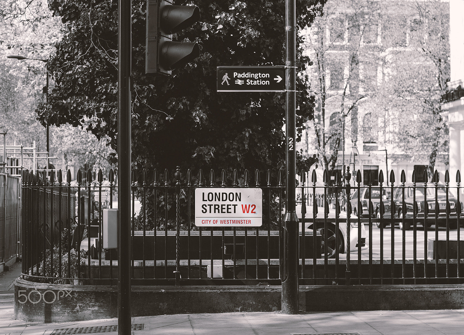 Nikon D60 + Nikon AF-S Nikkor 50mm F1.4G sample photo. London street photography