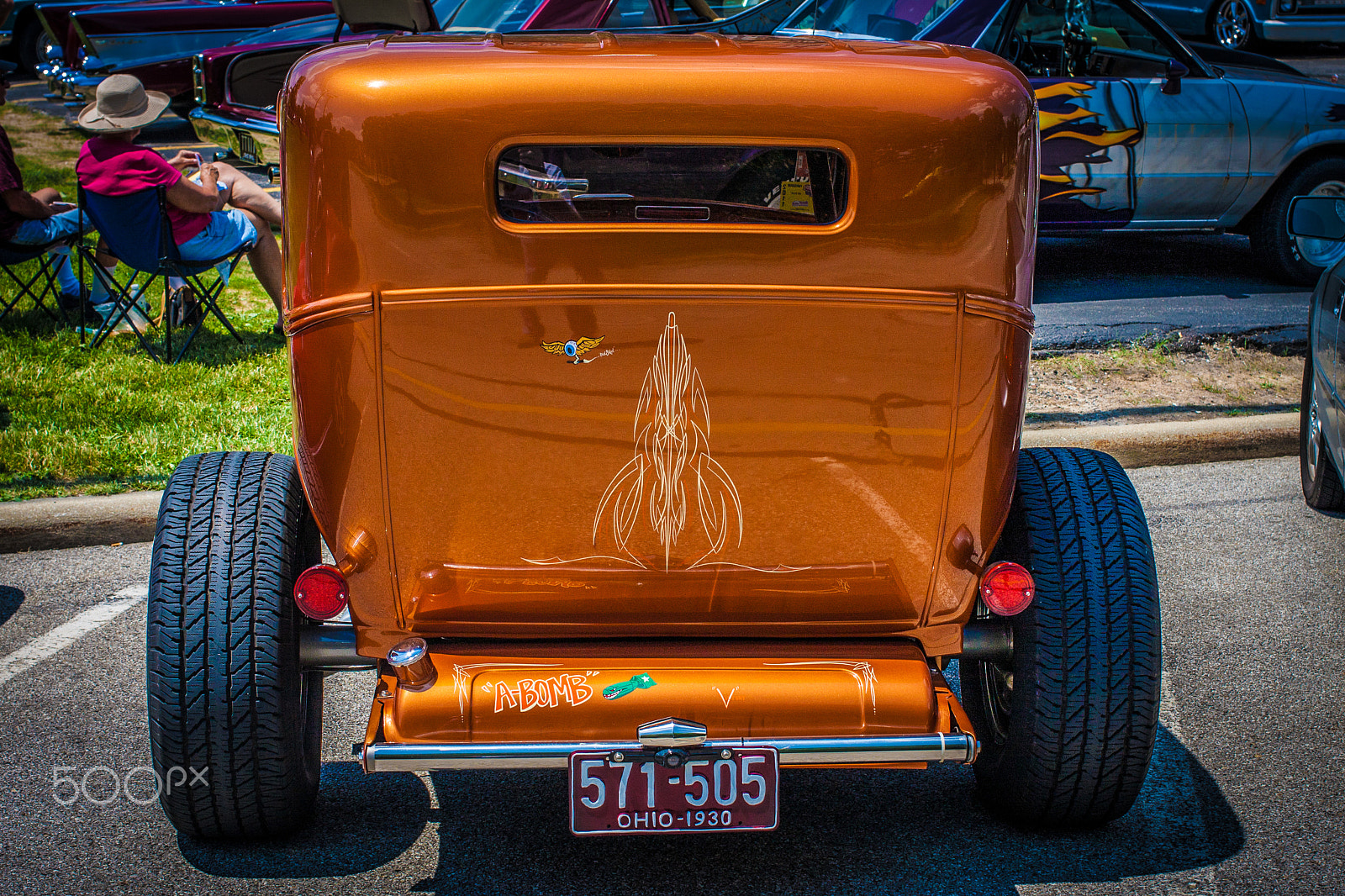 Canon EOS 40D + Canon EF 40mm F2.8 STM sample photo. The "a-bomb" pinstripe photography