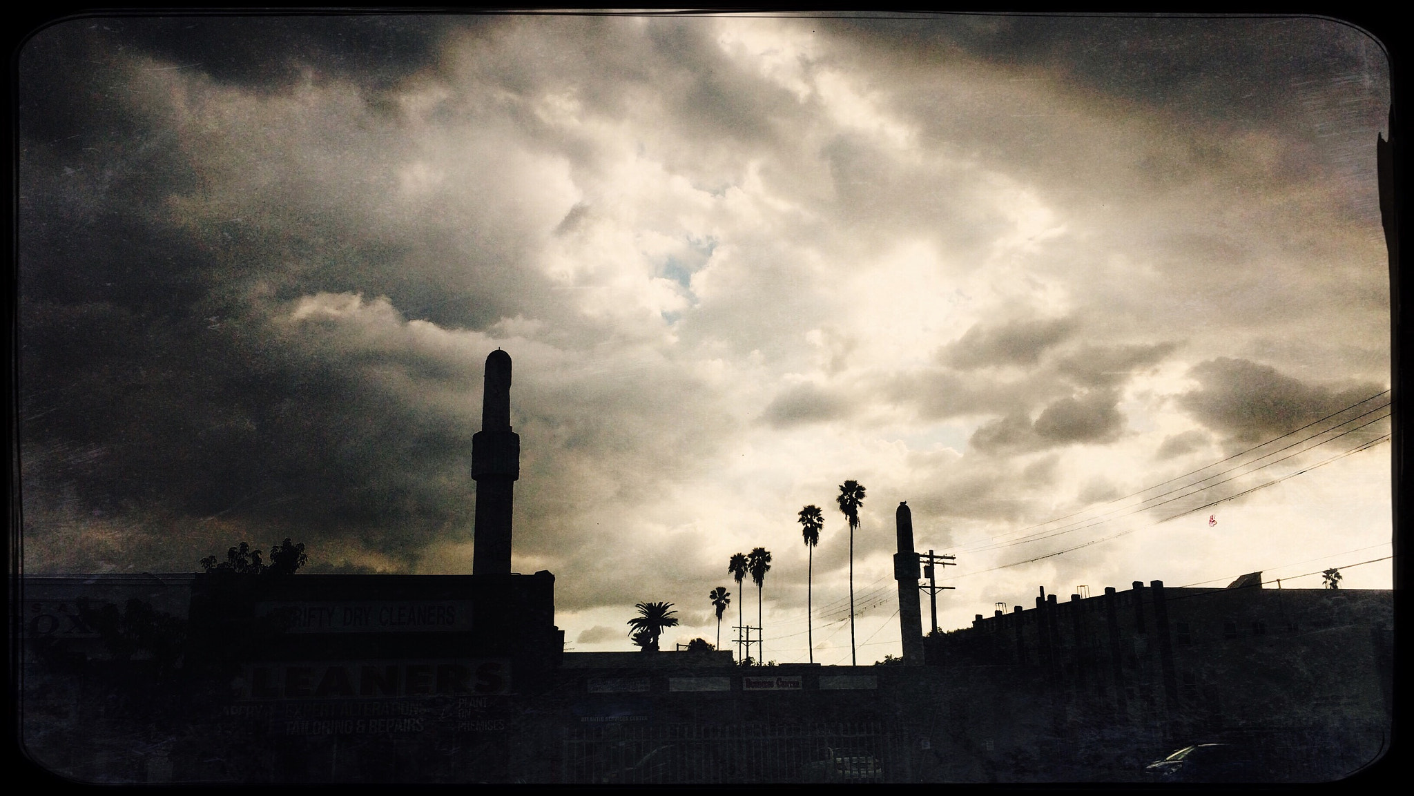 Hipstamatic 303 sample photo. Black friday photography