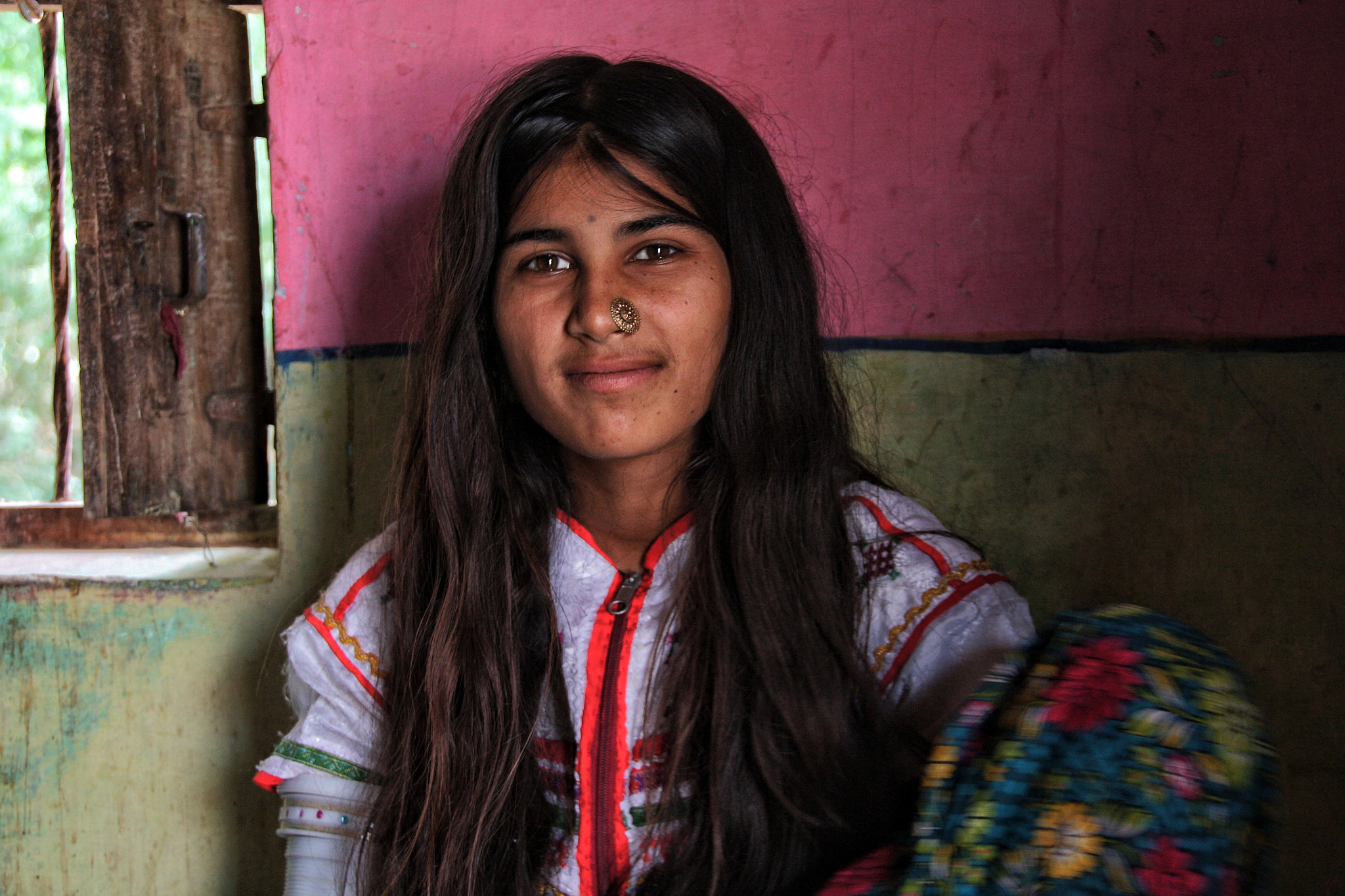 Canon EOS 450D (EOS Rebel XSi / EOS Kiss X2) + Sigma 18-125mm F3.8-5.6 DC OS HSM sample photo. Portrait of harijan girl, khavda village, kutch, gujarat-india photography