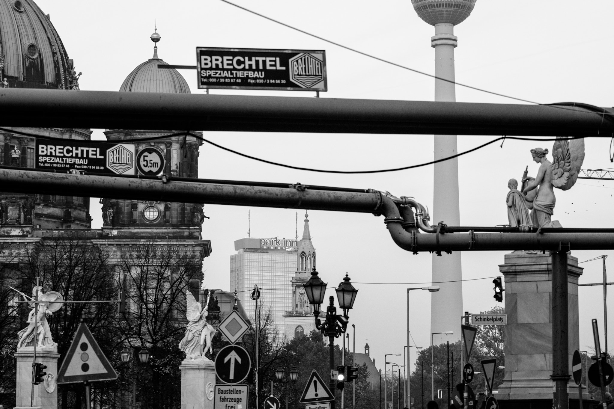 Nikon D5200 + Sigma APO 70-210mm F3.5-4.5 sample photo. Berlin: schlossbrücke photography