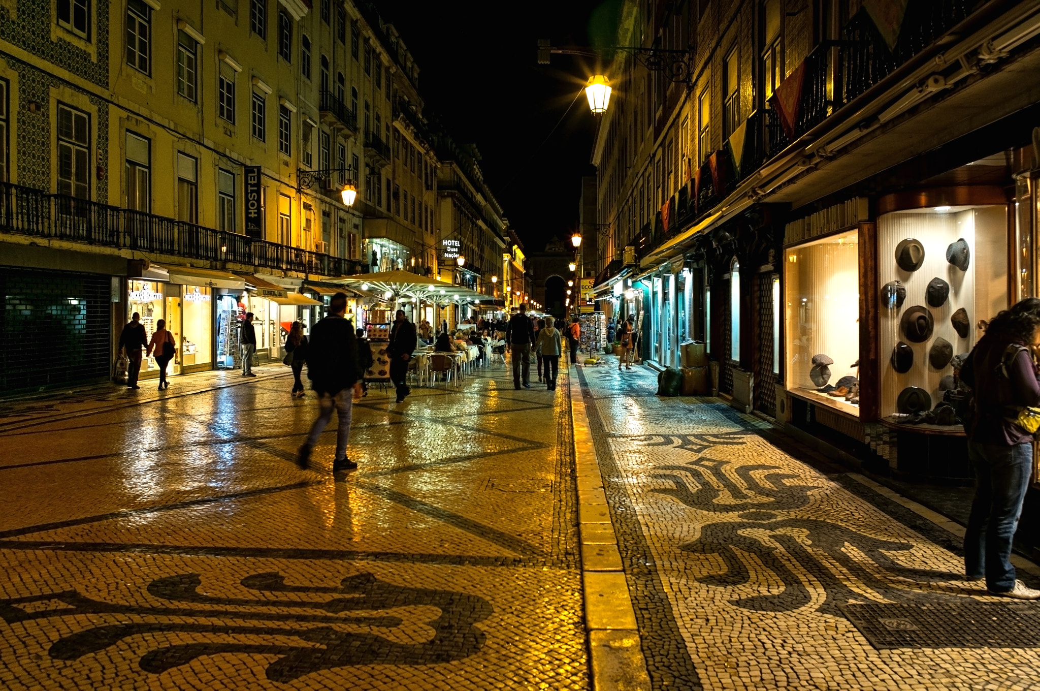 Summicron-M 1:2/28 ASPH. sample photo. Chiado lisbon photography