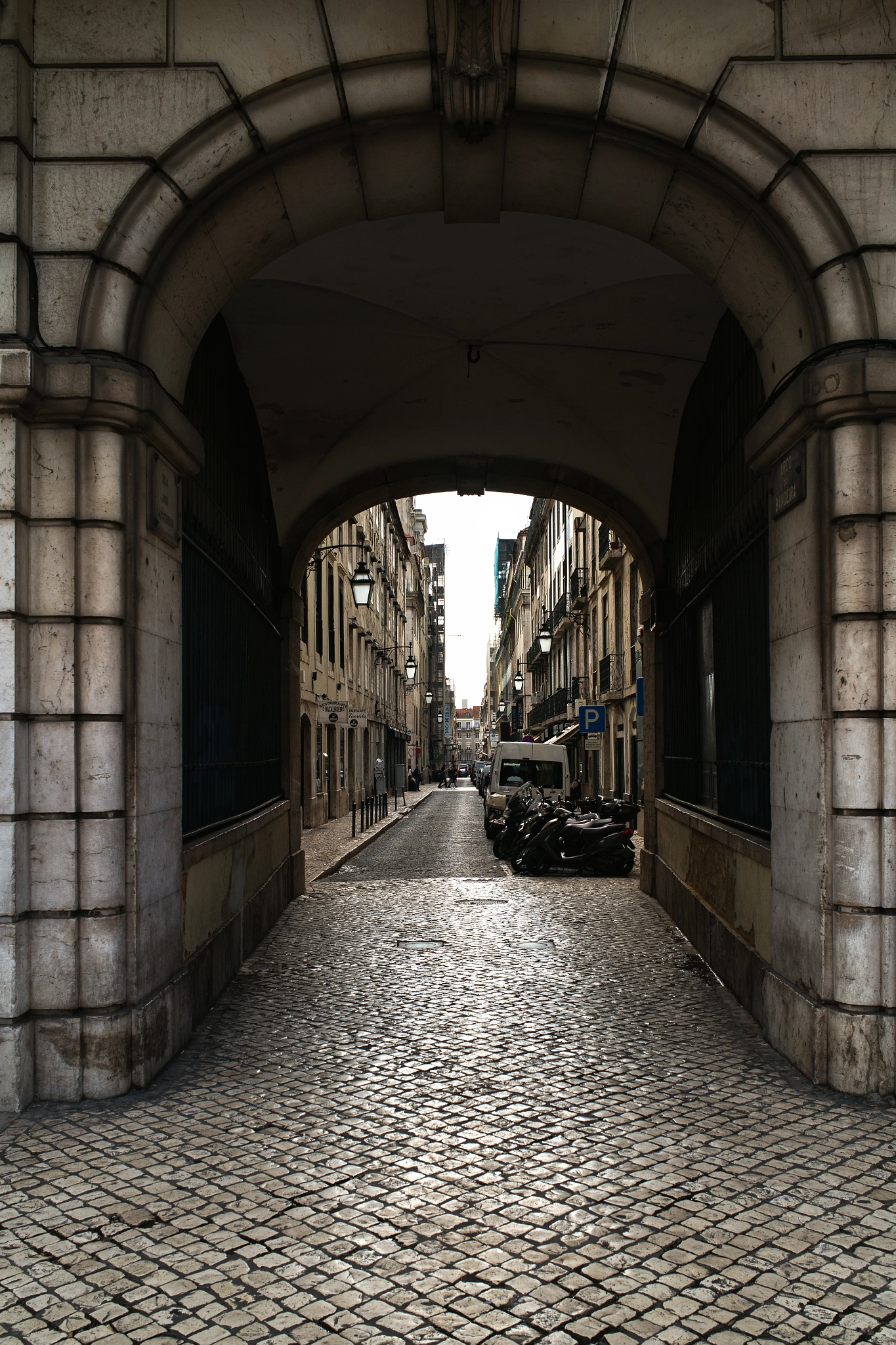 Summicron-M 1:2/28 ASPH. sample photo. Chiado lisbon photography