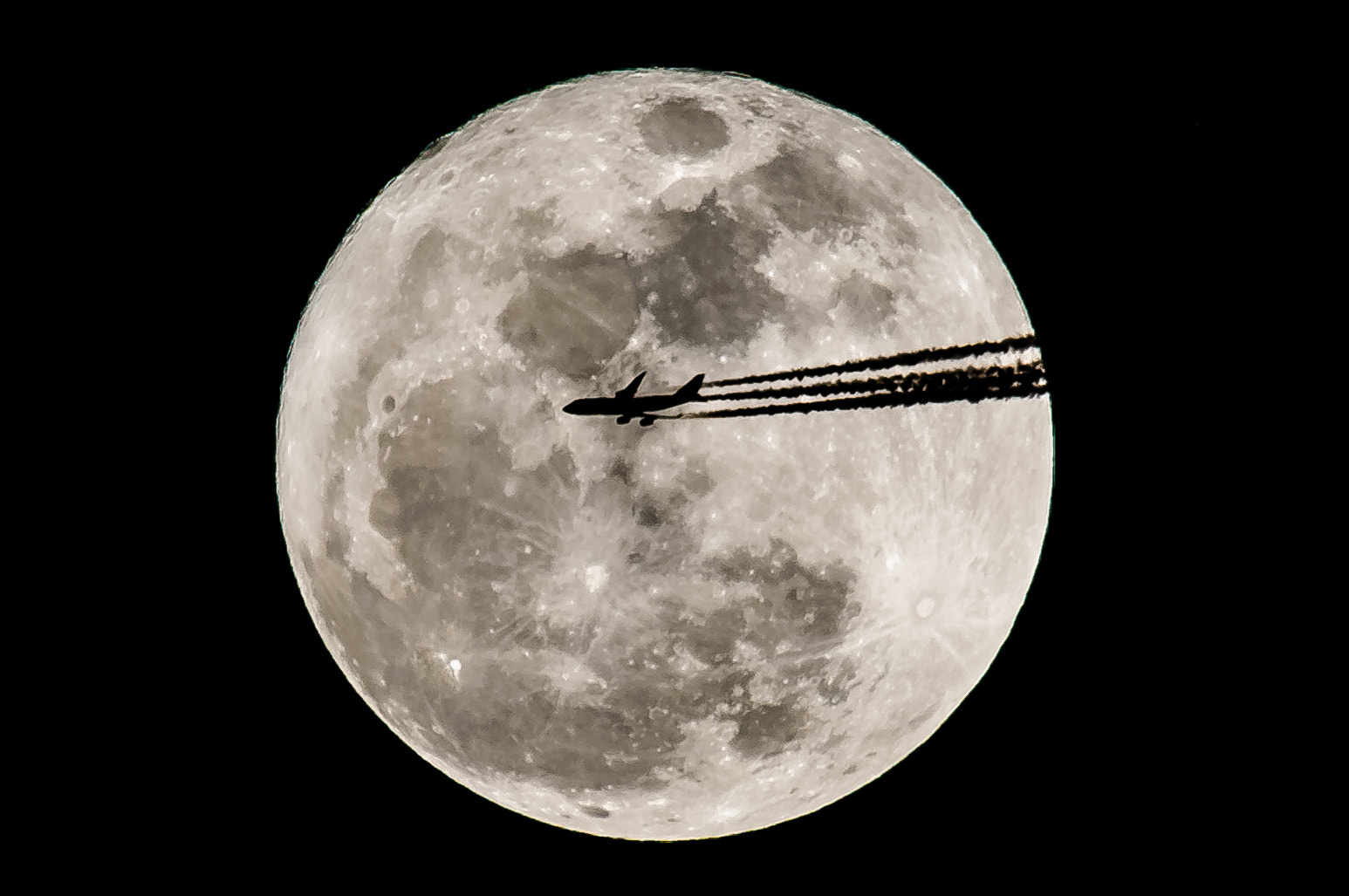 Nikon AF-S Nikkor 300mm F2.8G ED-IF VR sample photo. Super moon photography