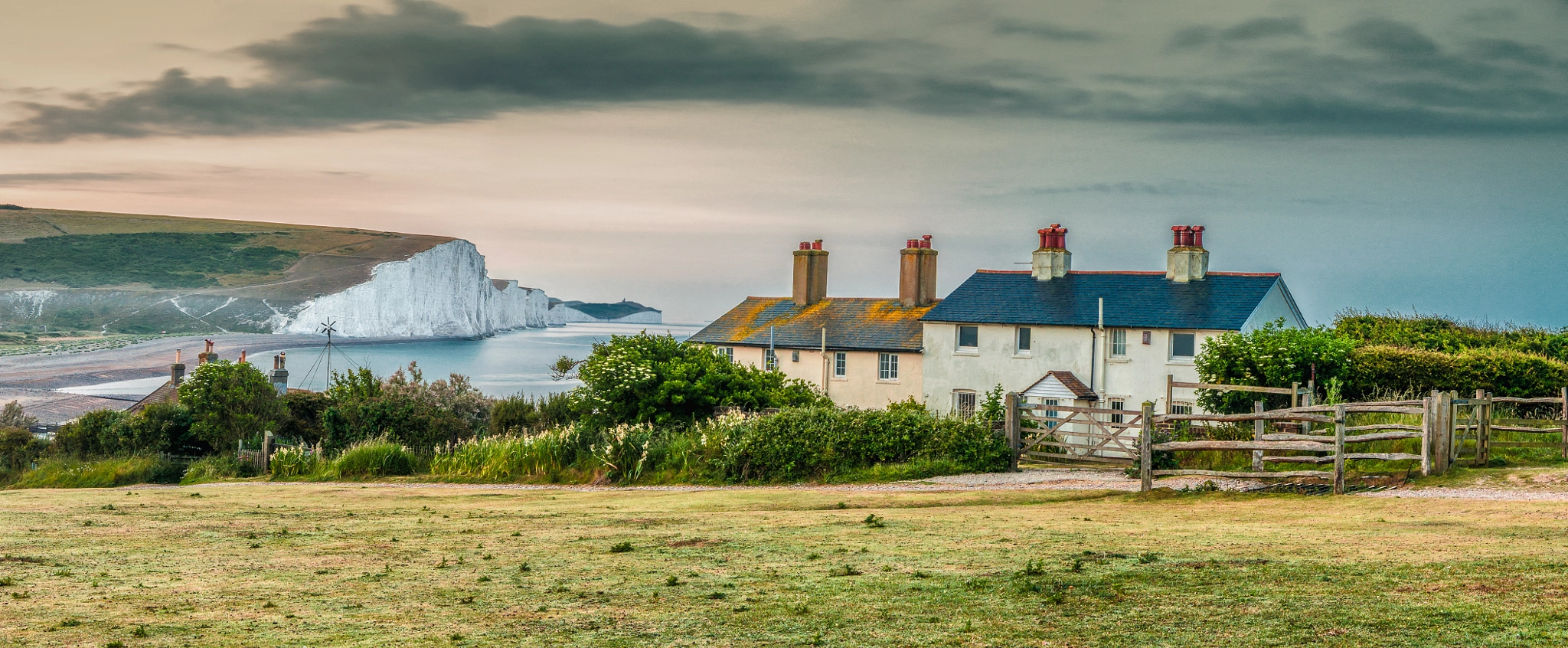 Nikon AF-S Nikkor 16-35mm F4G ED VR sample photo. Seven sisters cabin photography