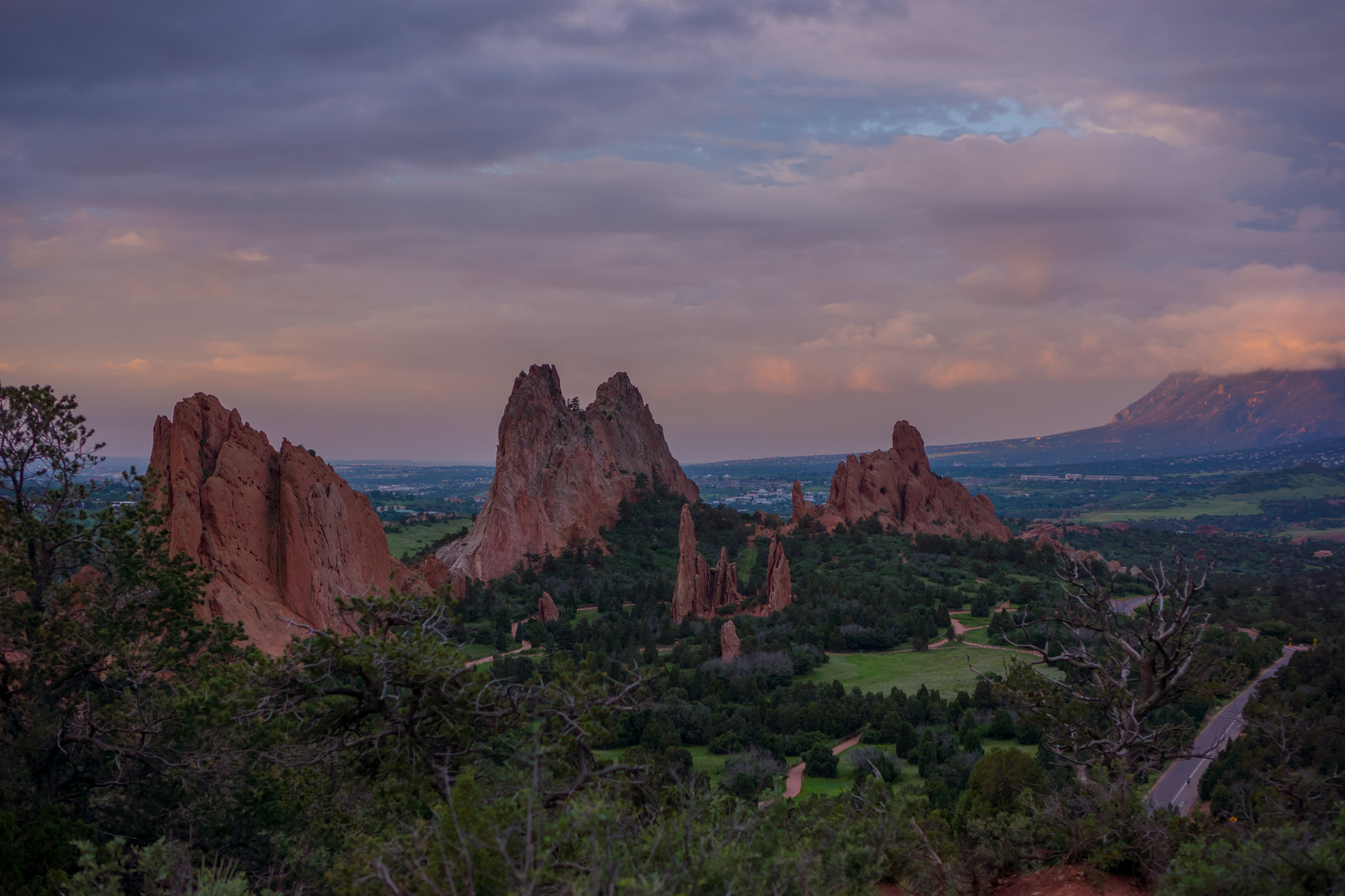 Sony E 35mm F1.8 OSS sample photo. Garden of the gods morning photography