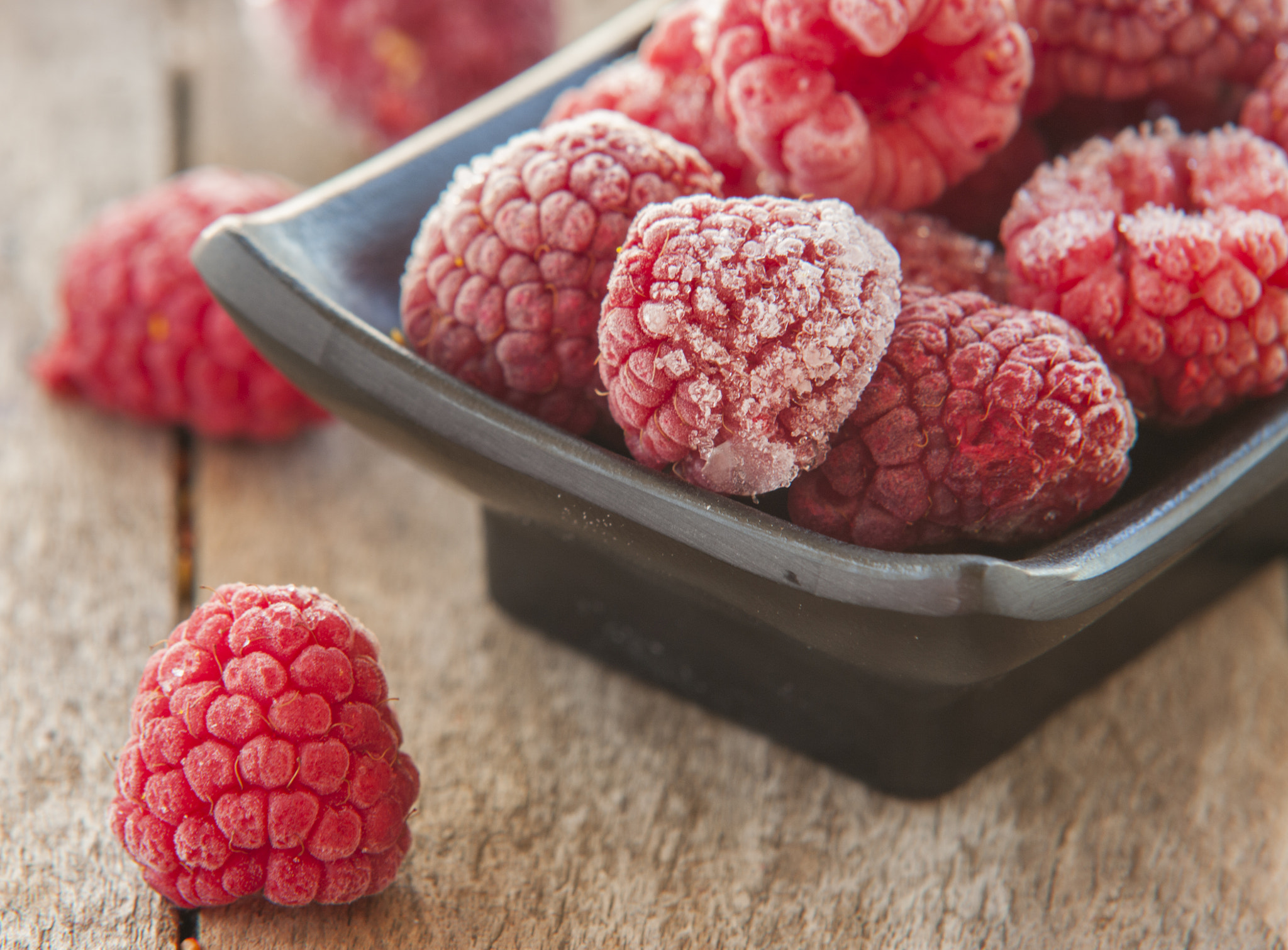 Sigma 70-200mm F2.8 EX DG Macro HSM II sample photo. Frozen berries photography