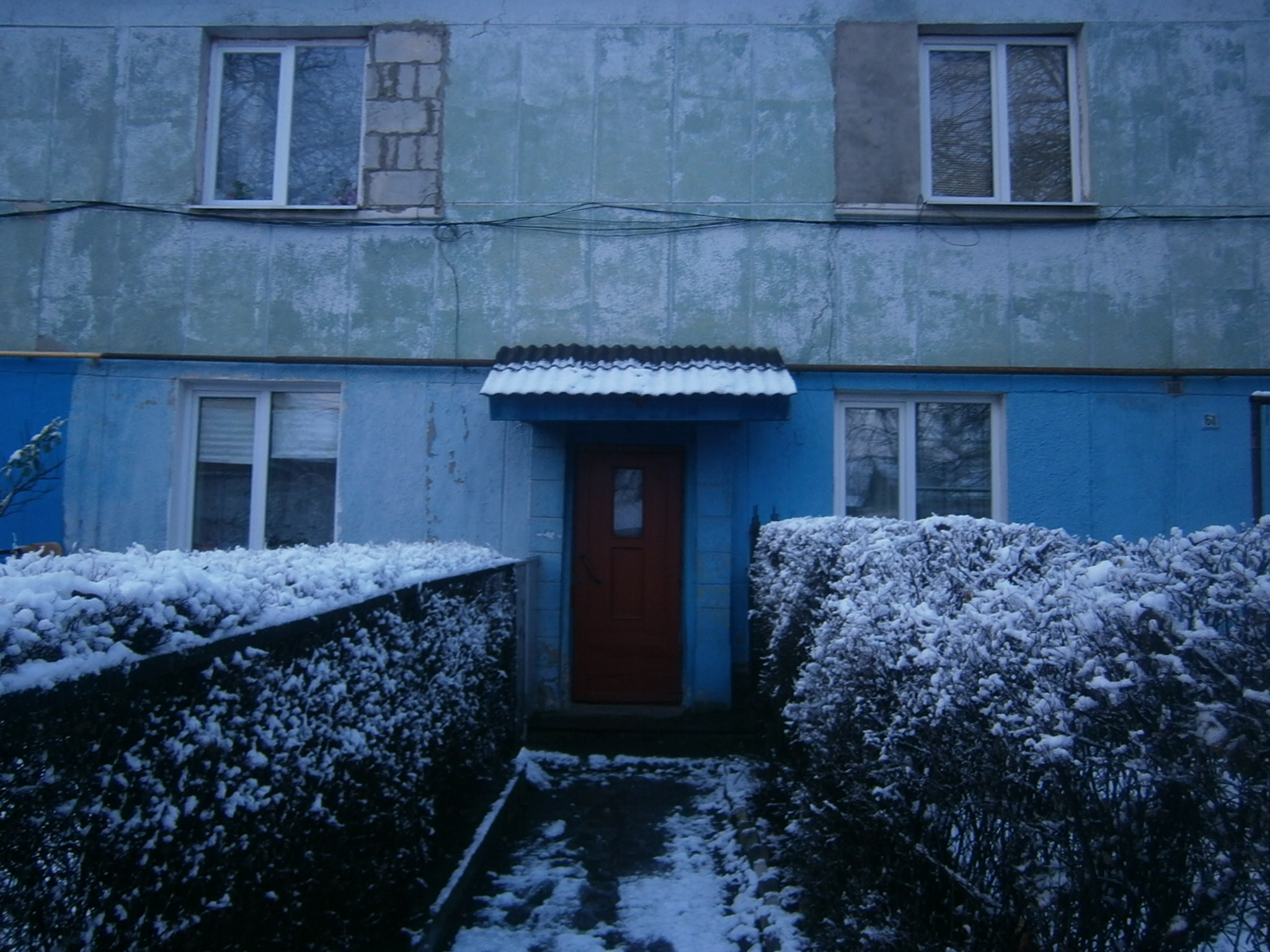 Olympus VG130,D710 sample photo. Frozen photography