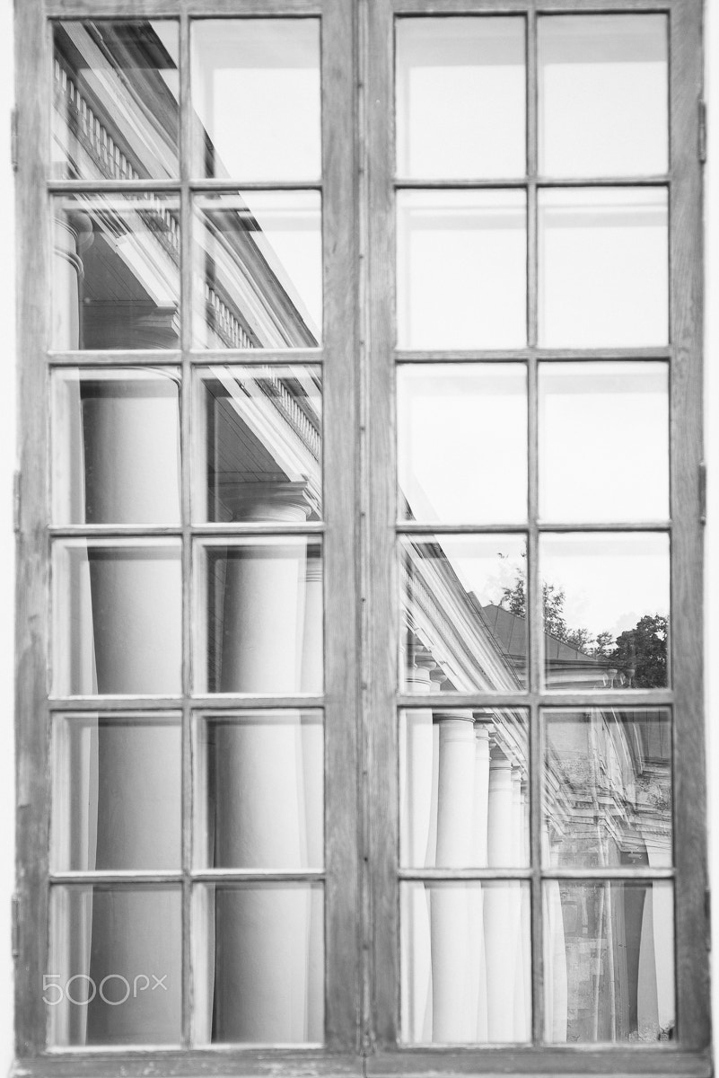 AF Zoom-Nikkor 28-85mm f/3.5-4.5 sample photo. Window photography