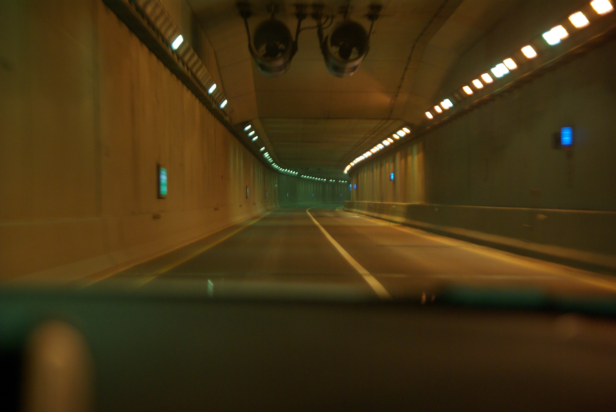 Pentax K10D sample photo. Tunnel photography