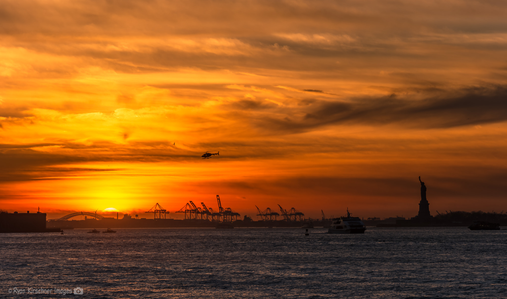 Samsung NX1 + Samsung NX 50-200mm F4-5.6 ED OIS sample photo. Statue of liberty under the sunset photography