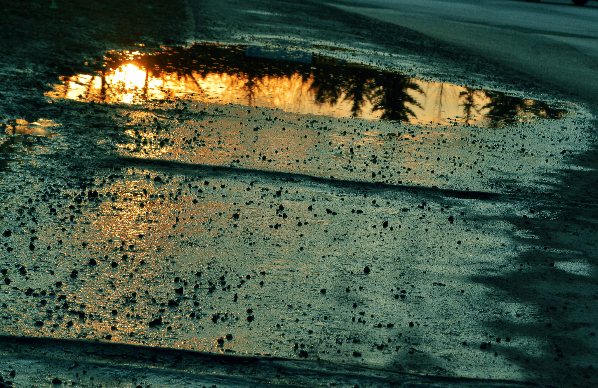 AF Zoom-Nikkor 75-240mm f/4.5-5.6D sample photo. Reflection of sunset photography