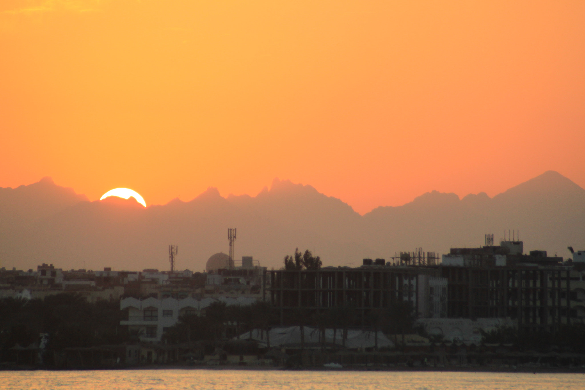 Canon EOS 500D (EOS Rebel T1i / EOS Kiss X3) + Tamron AF 28-200mm F3.8-5.6 XR Di Aspherical (IF) Macro sample photo. Egypt ii. - burning horizon photography