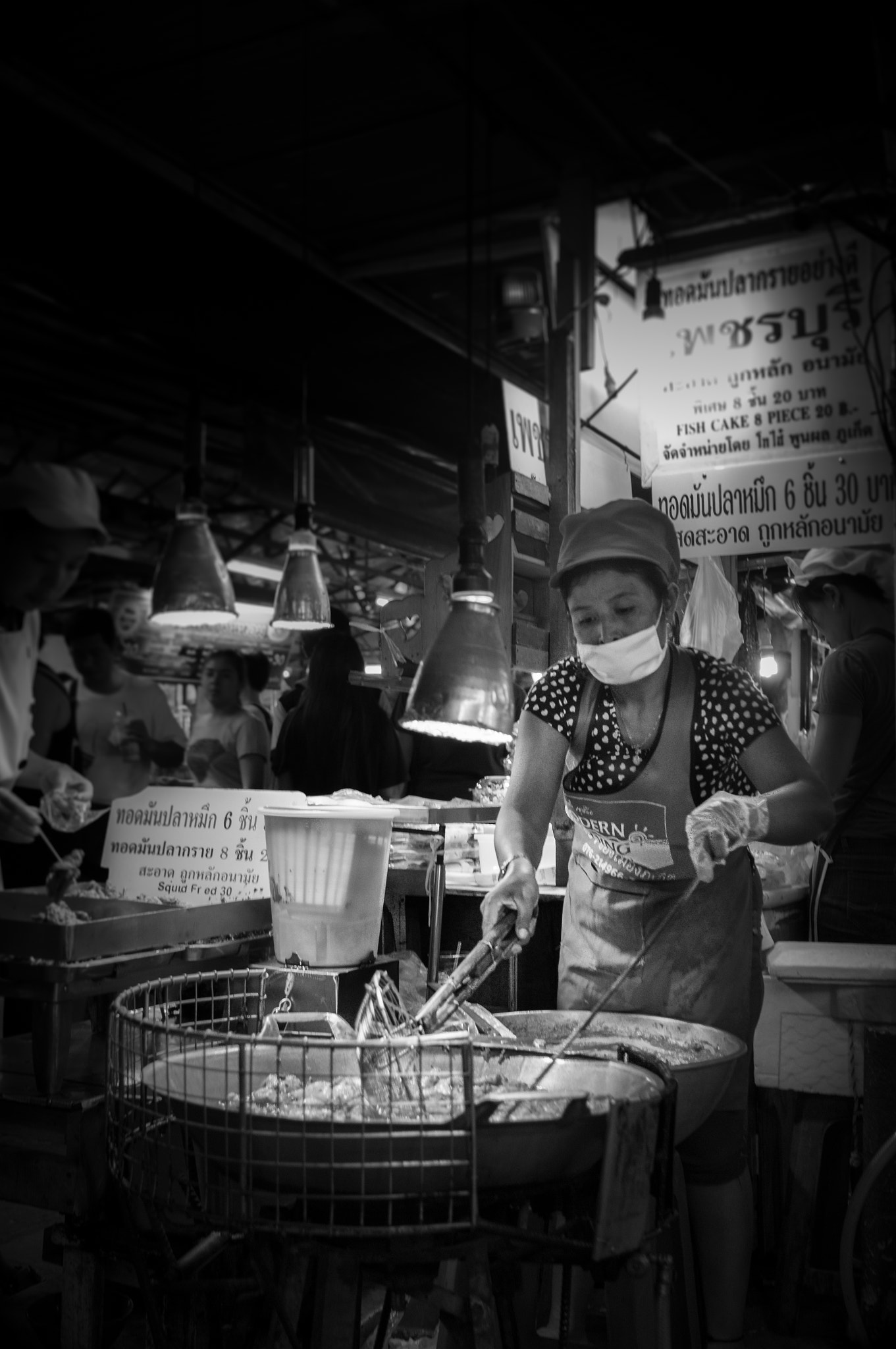 Sony Alpha NEX-6 + Minolta AF 28mm F2 sample photo. A fried chicken specialist, phuket night market photography