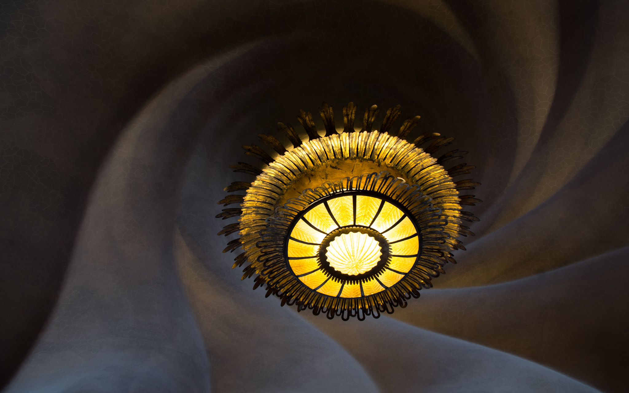 Pentax K-3 II + Pentax smc DA* 16-50mm F2.8 ED AL (IF) SDM sample photo. Casa batlló ceiling photography