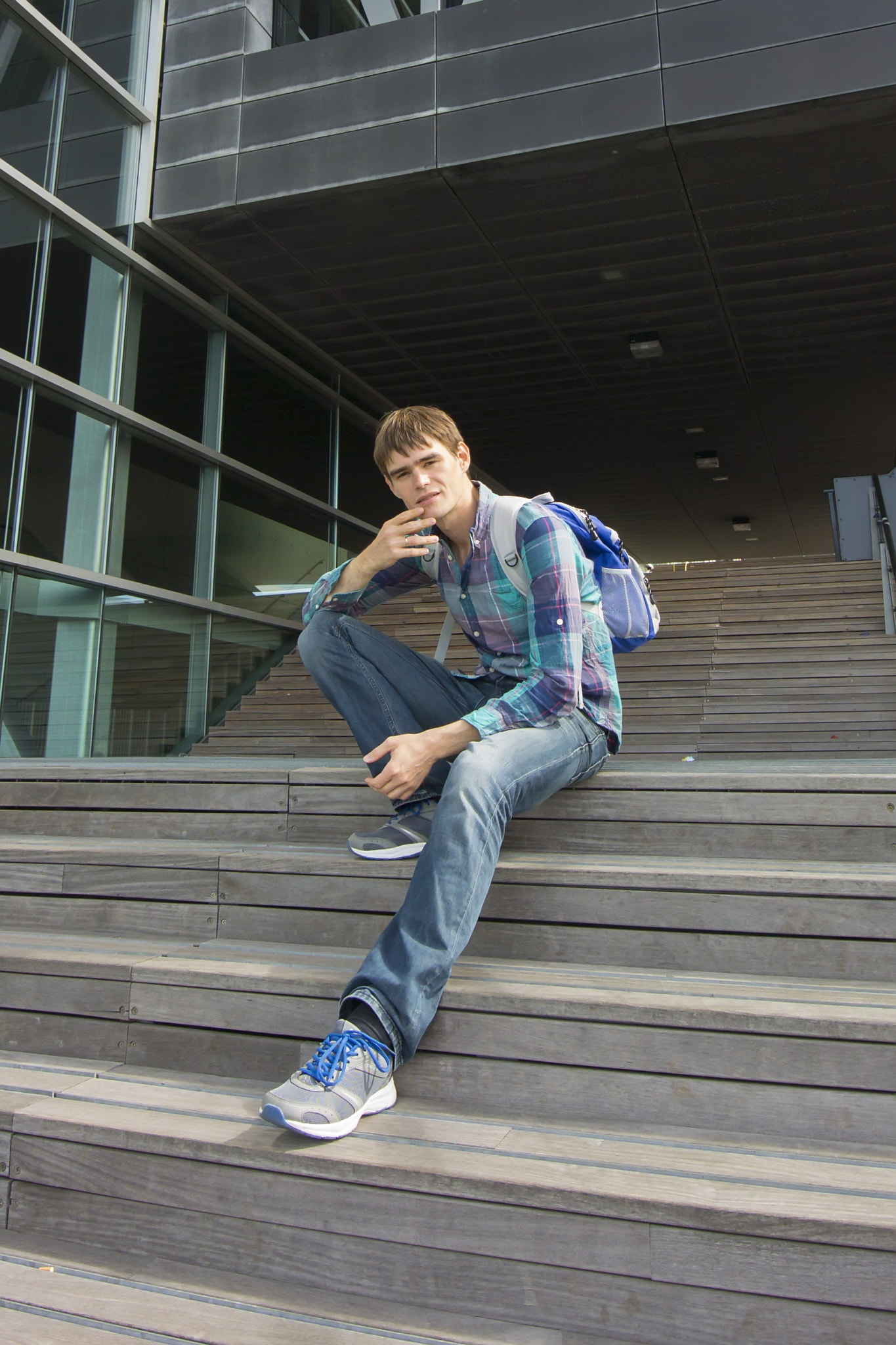 Nikon 1 Nikkor VR 6.7-13mm F3.5-5.6 sample photo. On the stairs  photography