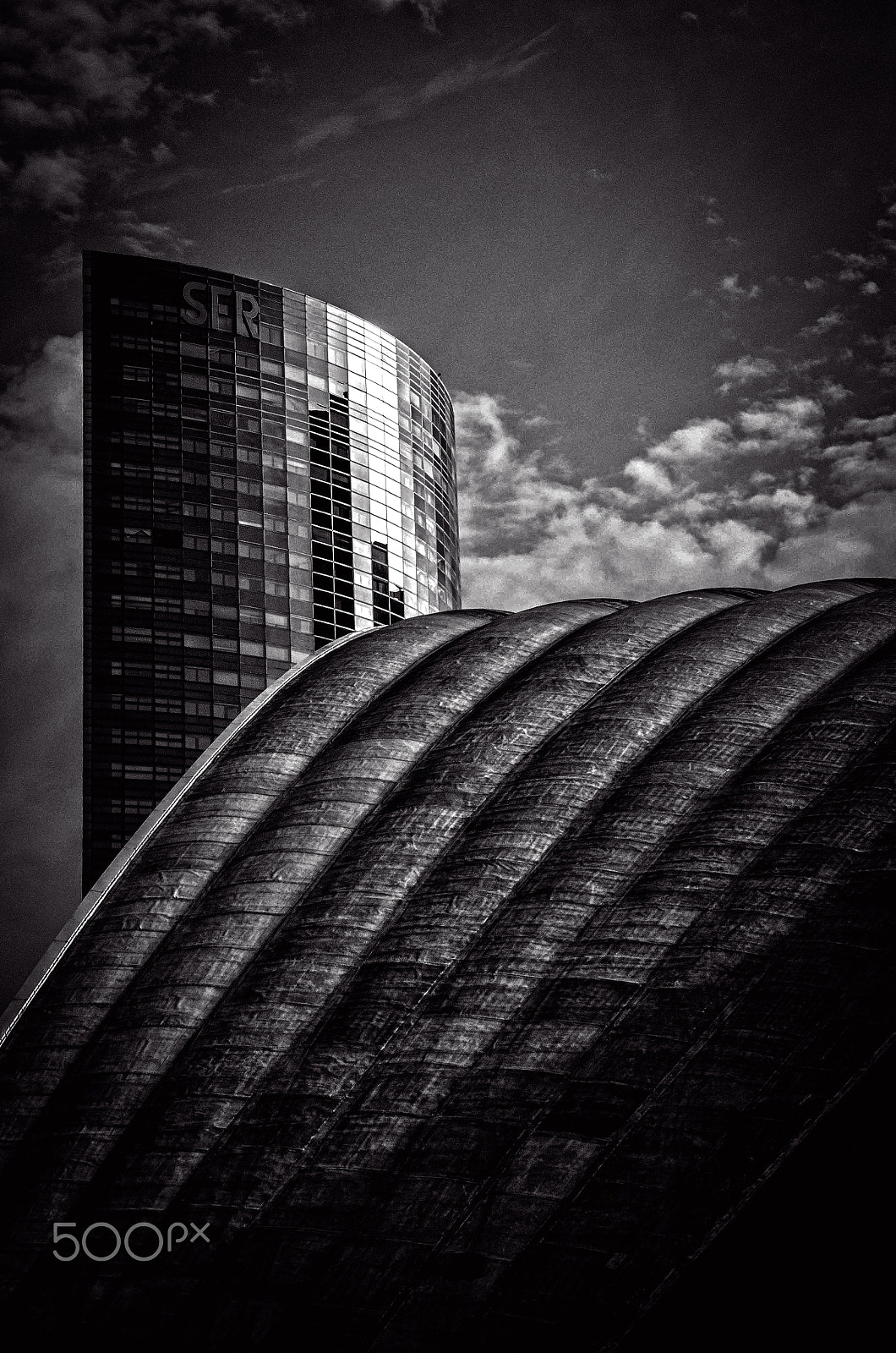 Sigma 17-70mm F2.8-4 DC Macro OS HSM sample photo. Paris la defense photography